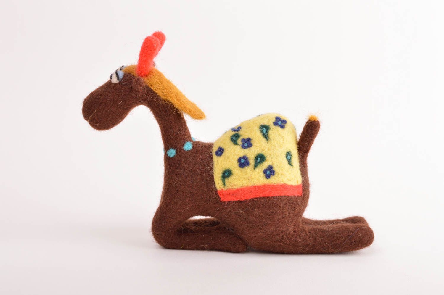 Gefilzte Figur handgefertigt Kamel Spielzeug originelles Geschenk weich foto 3