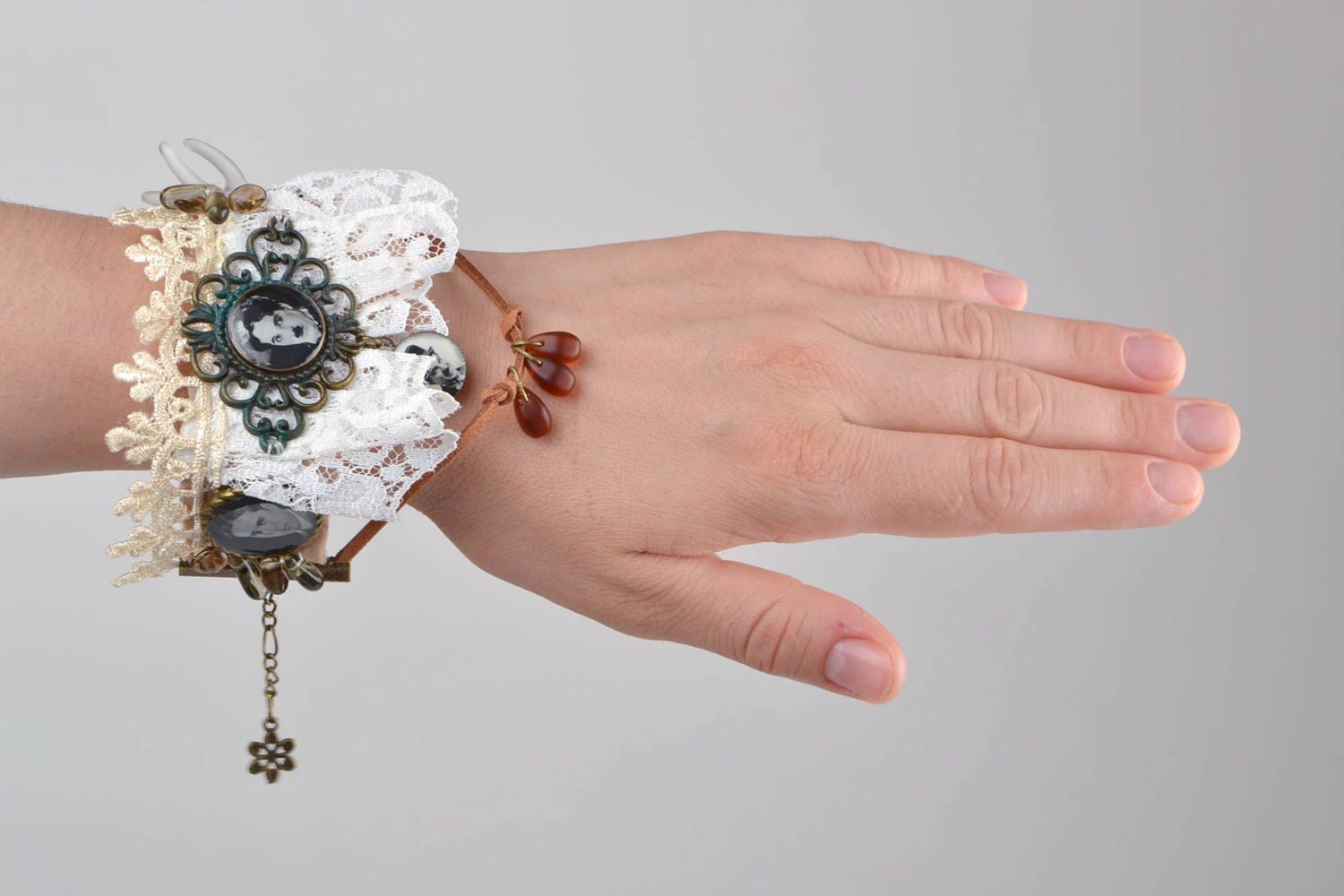 Bracciale di merletto fatto a mano accessorio originale braccialetto di moda
 foto 1