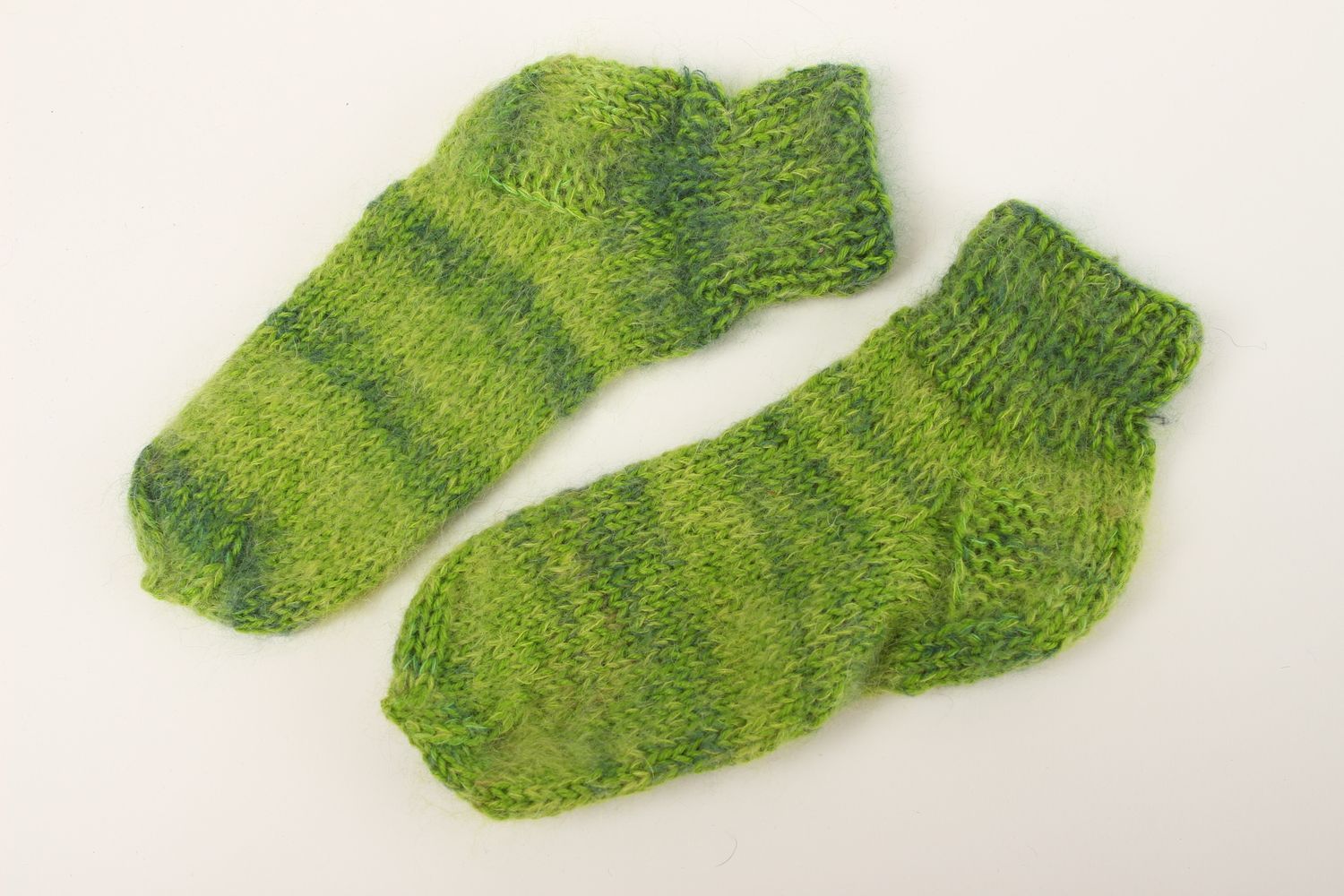 Handmade hellgrüne gestrickte Socken Accessoire für Frauen Damen Wollsocken foto 2