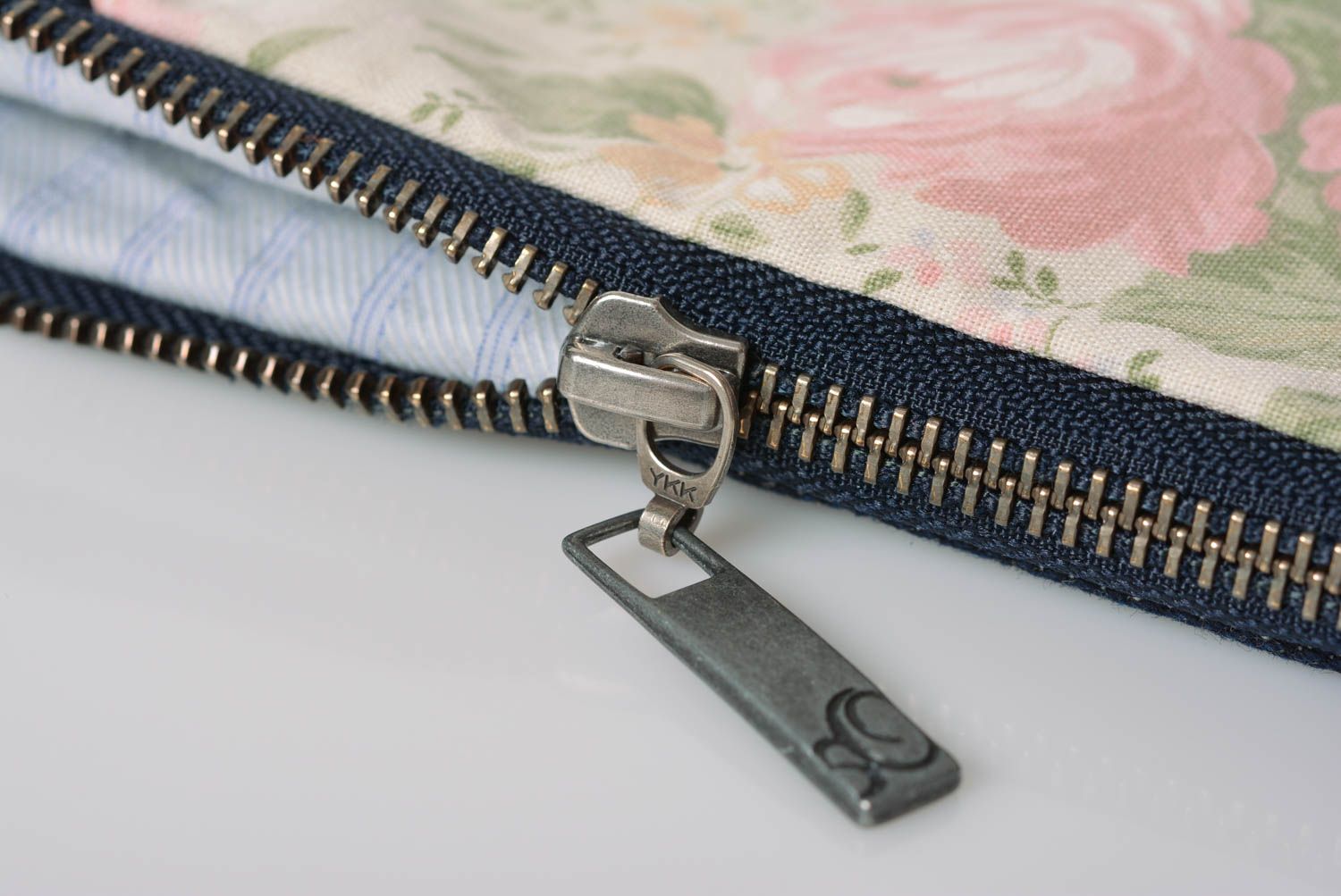Beau sac pochette à motif floral fait main en jean et coton clutch original photo 3