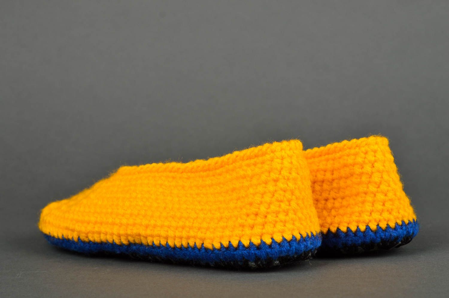 Pantoufles tricotées Chaussons design fait main jaunes Accessoire enfant photo 5