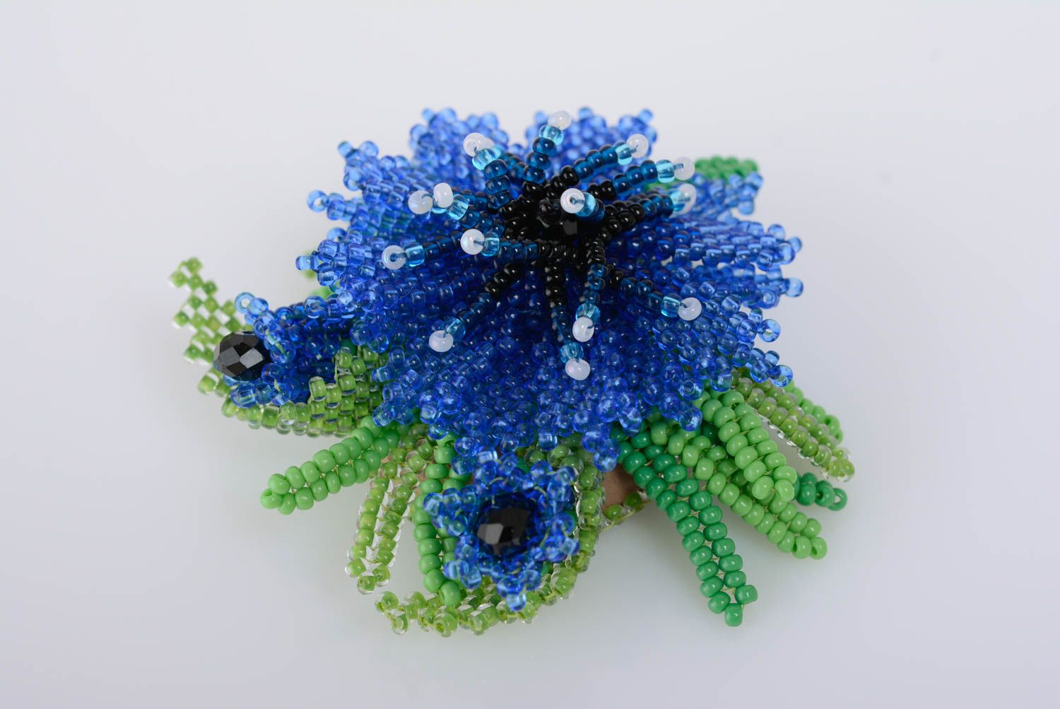 Broche en perles de rocaille fleur de bleuet tressée faite main petite photo 1