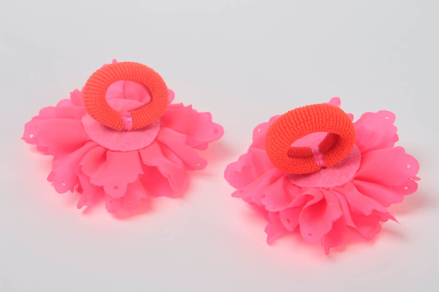 Набор детских резинок для волос из ткани 2 шт яркие розовые ручной работы фото 4