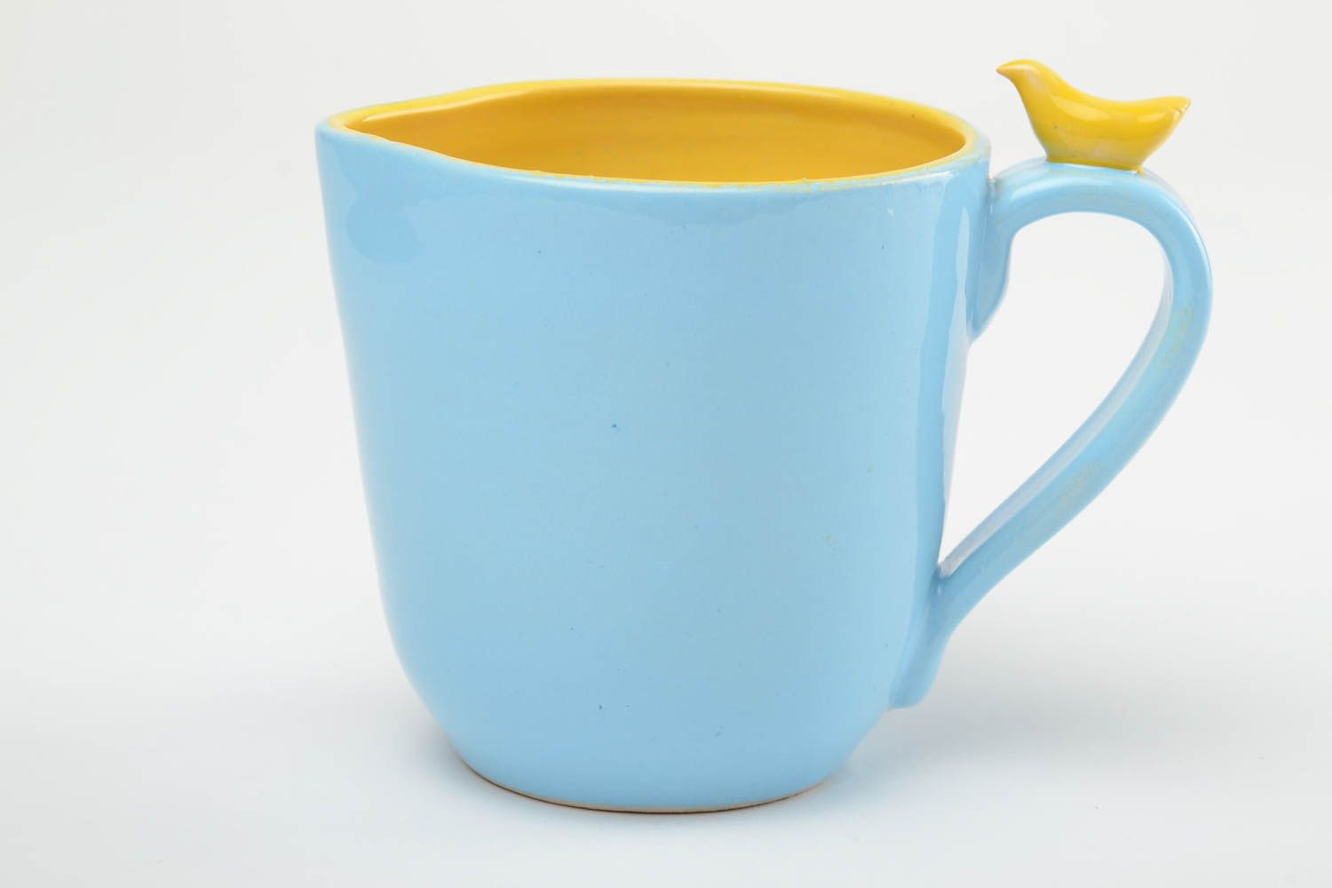 Глиняная чашка ручной работы расписанная глазурью и эмалью 400 мл желто-голубая фото 3