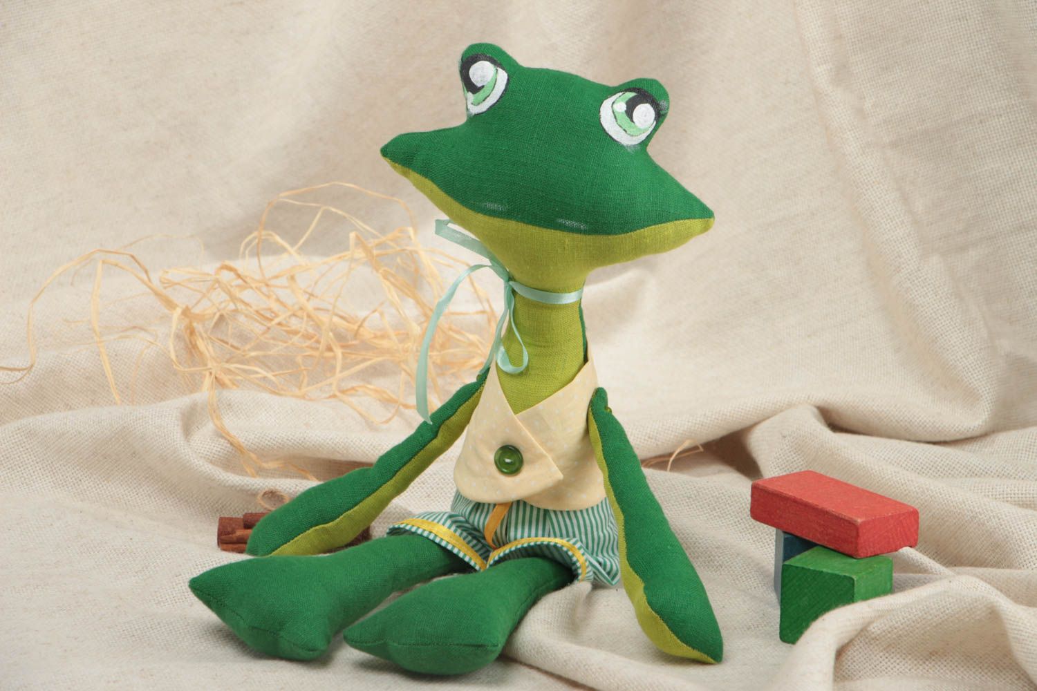 Jouet décoratif en tissu fait main design original peint pour enfant grenouille photo 1