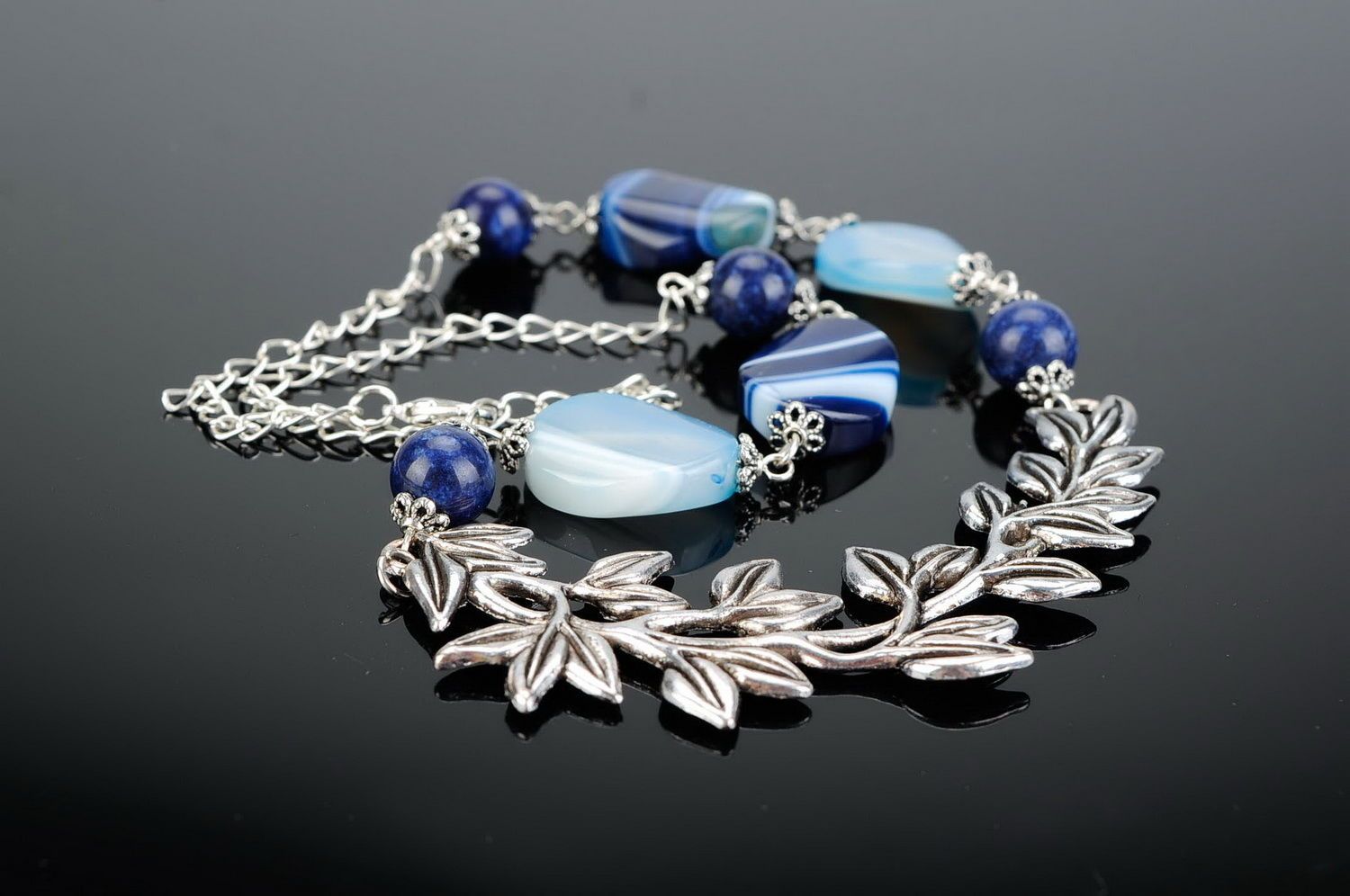 Necklace is made ​​of agate and lazurite Laurel Branch photo 2