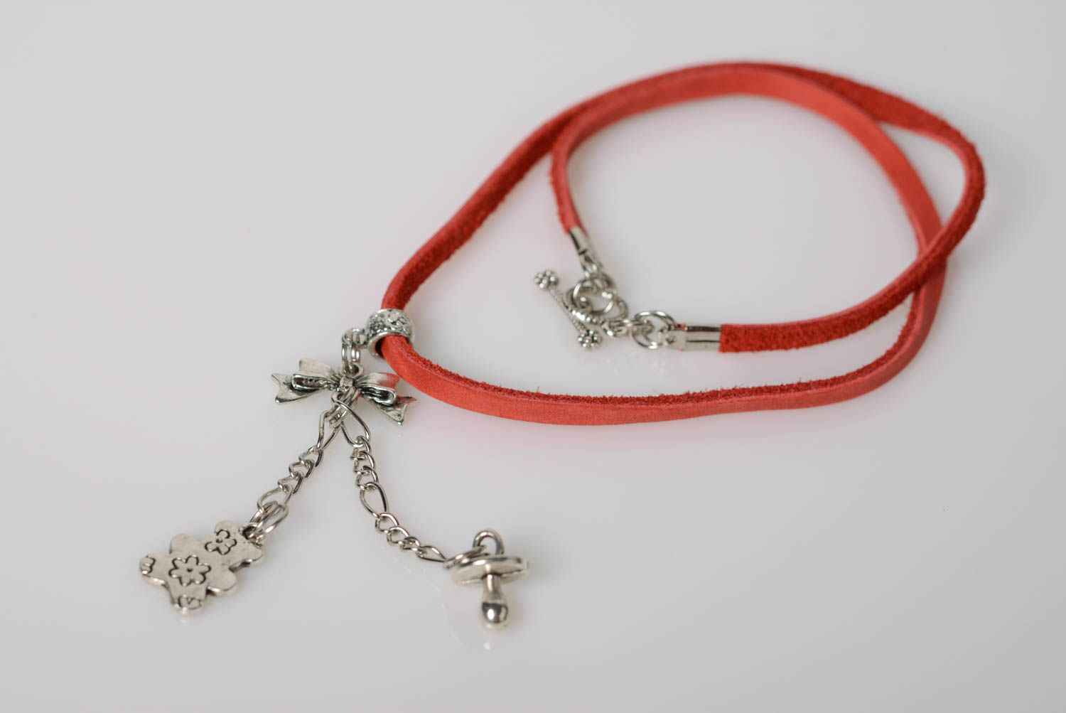 Exklusive handmade Halskette mit Anhänger aus Metall für stilvolle Looks foto 1