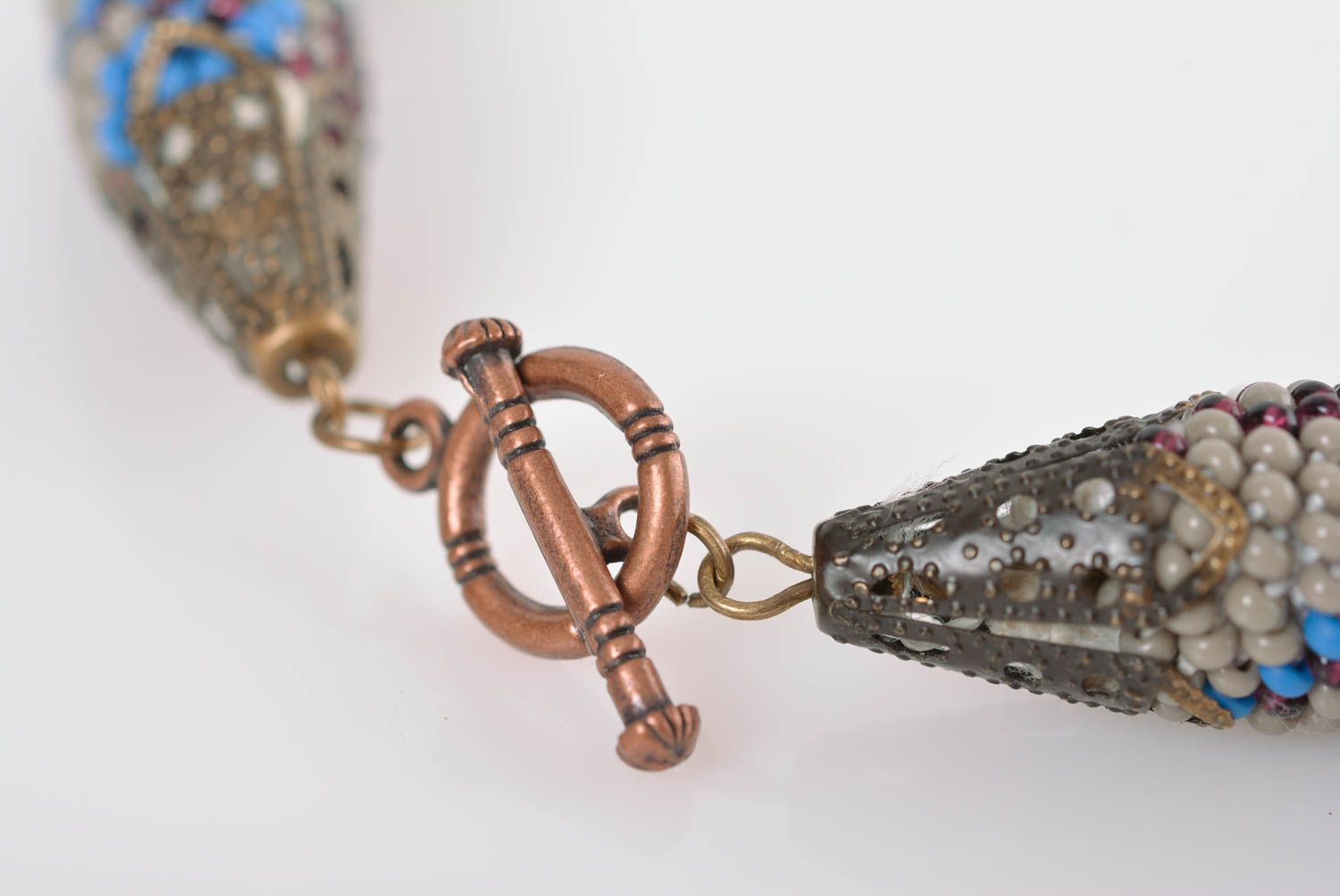 Schönes handgemachtes Collier aus Glasperlen mit Toggle Verschluss für Frauen foto 4