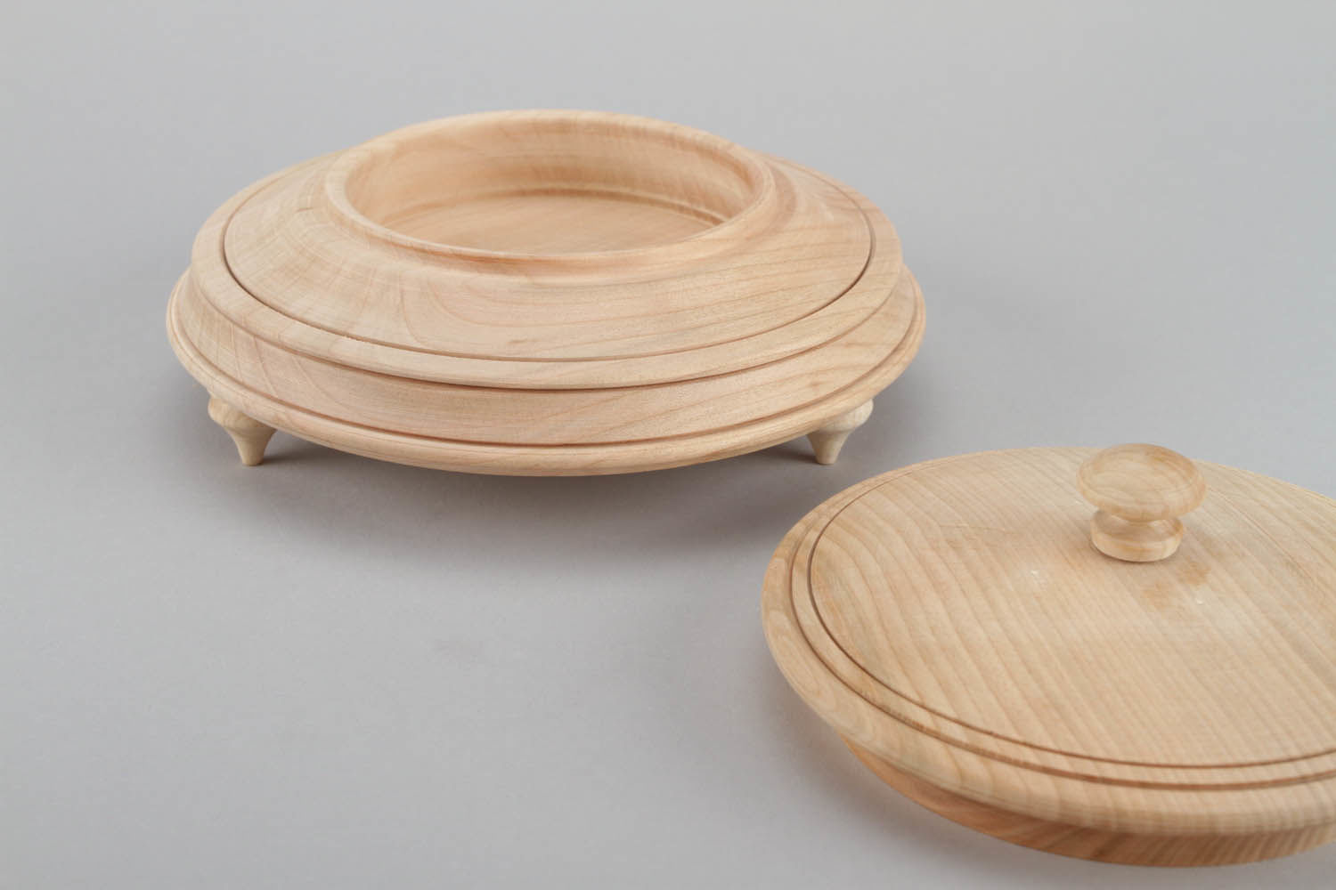 Handmade Roh-Holzschatulle auf Füßchen foto 3