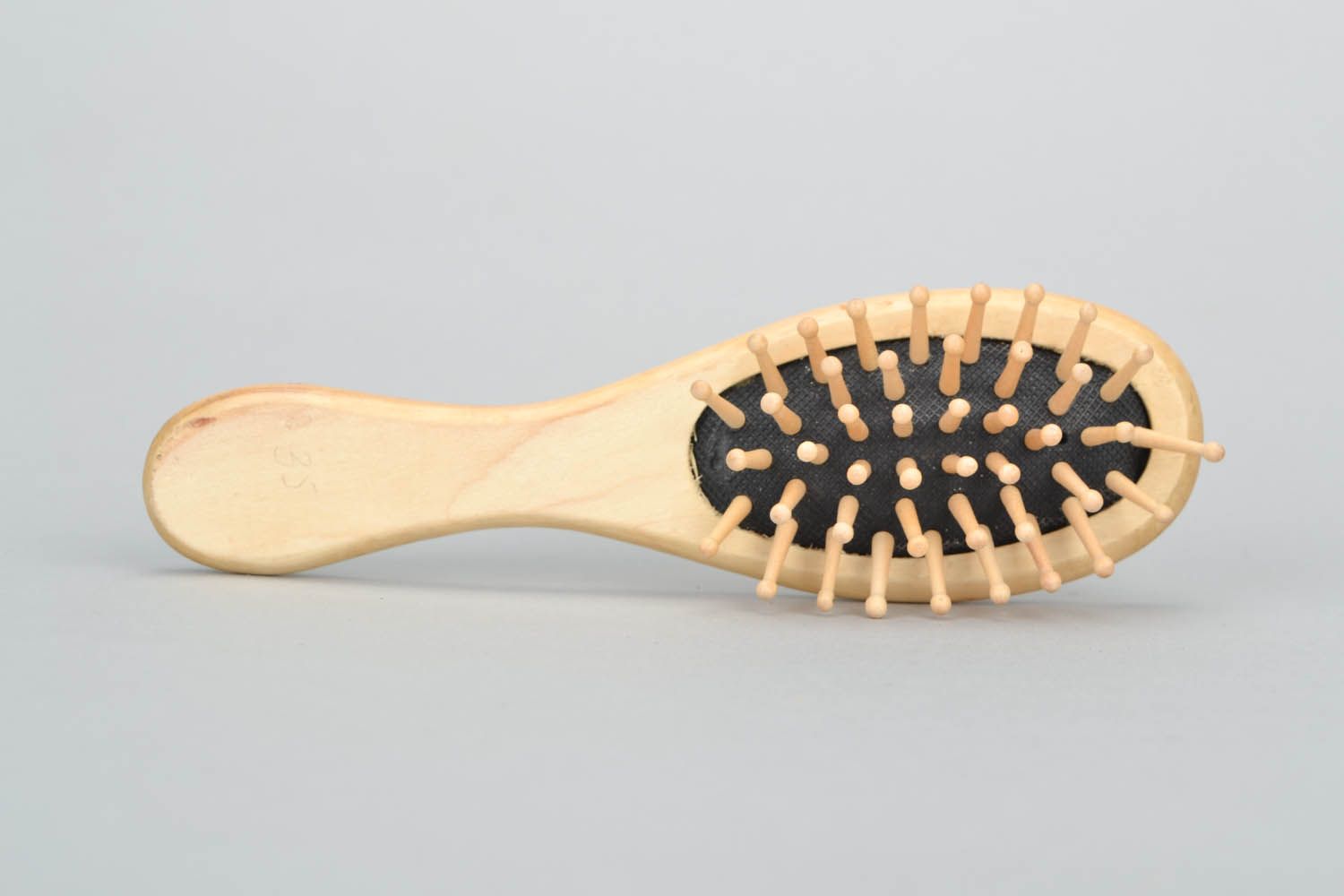 Brosse à cheveux en bois décorée faite main photo 3