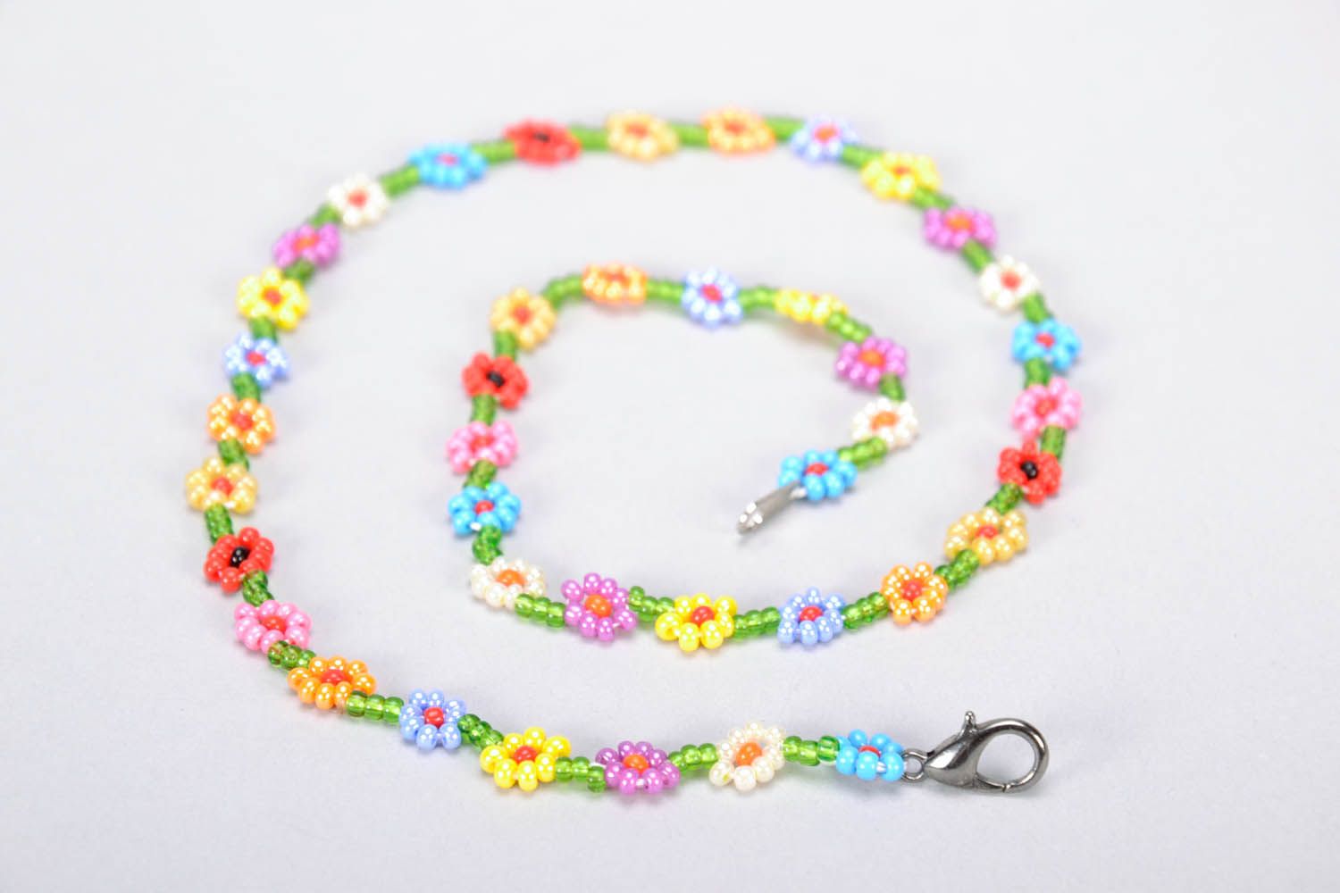 Colorful beaded necklace photo 3