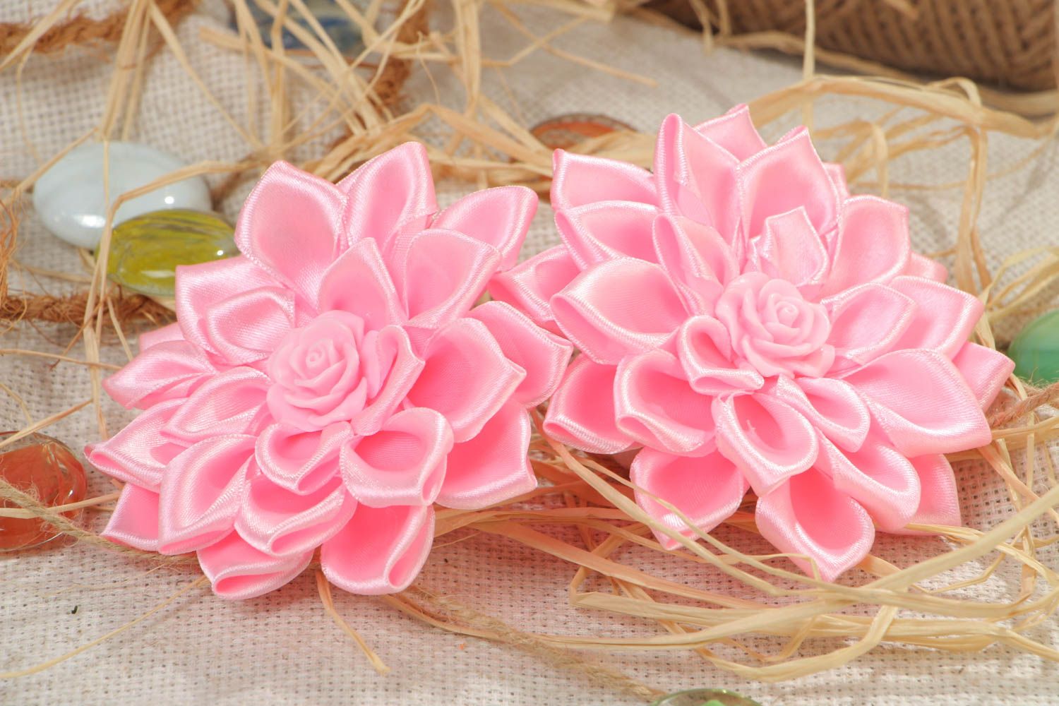 Резинки для волос с цветами ручной работы из атласных лент розовые набор из 2 шт фото 1