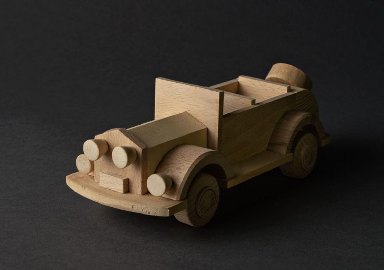 Automobile-jouet en bois photo 2