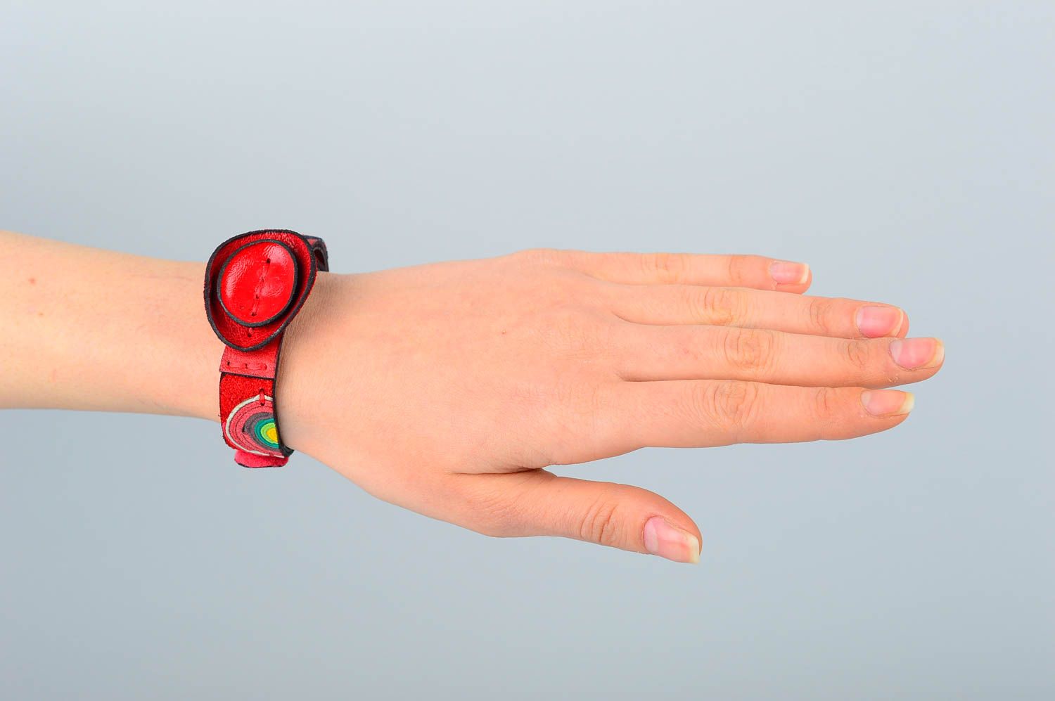Bracelet en cuir rouge Bijou fait main design original Cadeau pour femme photo 1