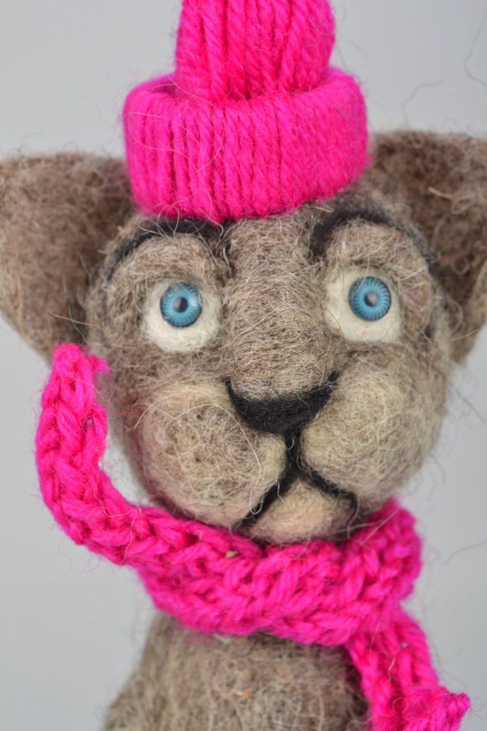 Валяная игрушка из натуральной шерсти Кот в шапке фото 4