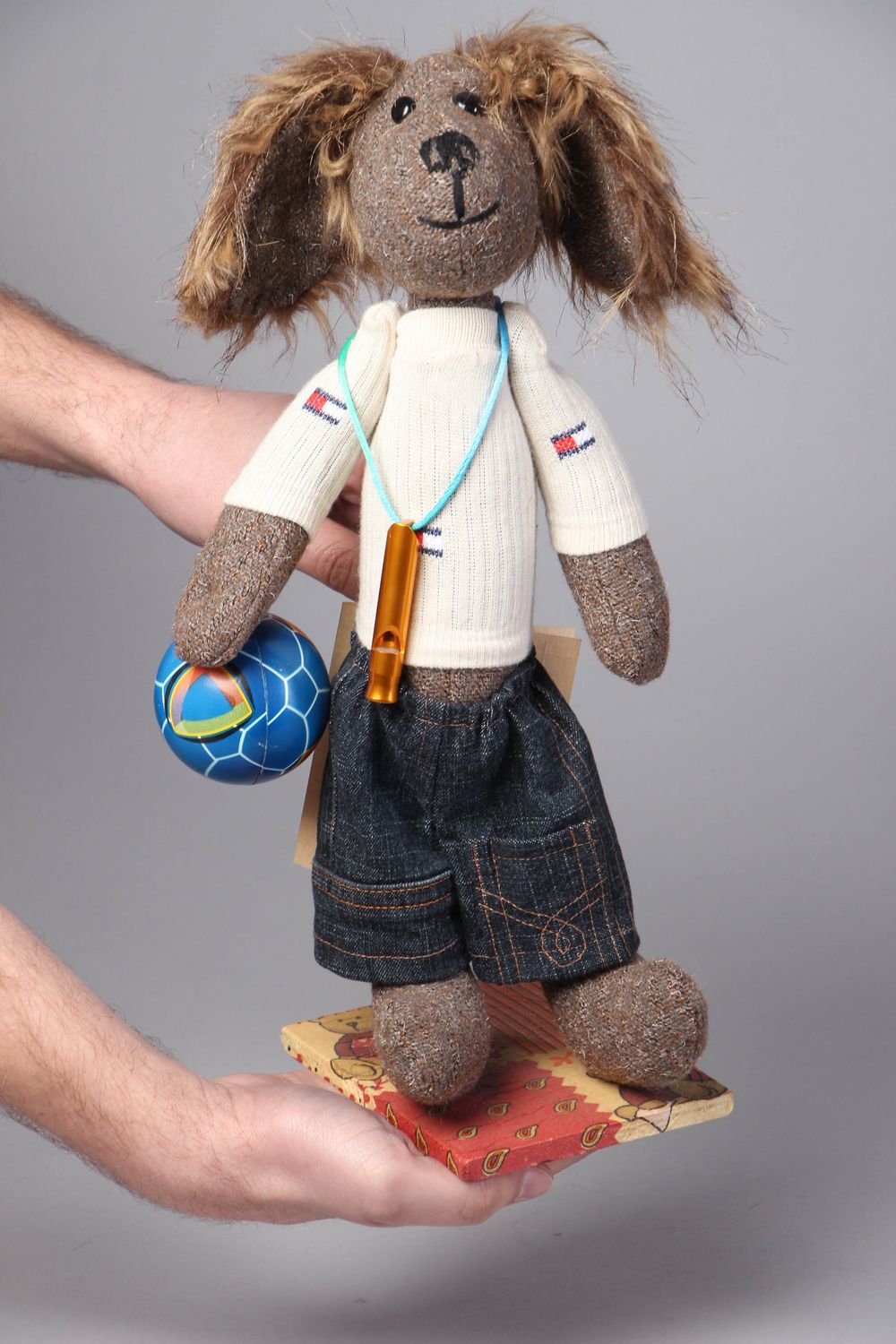 Авторская кукла на подставке игрушка Пес-футболист фото 4