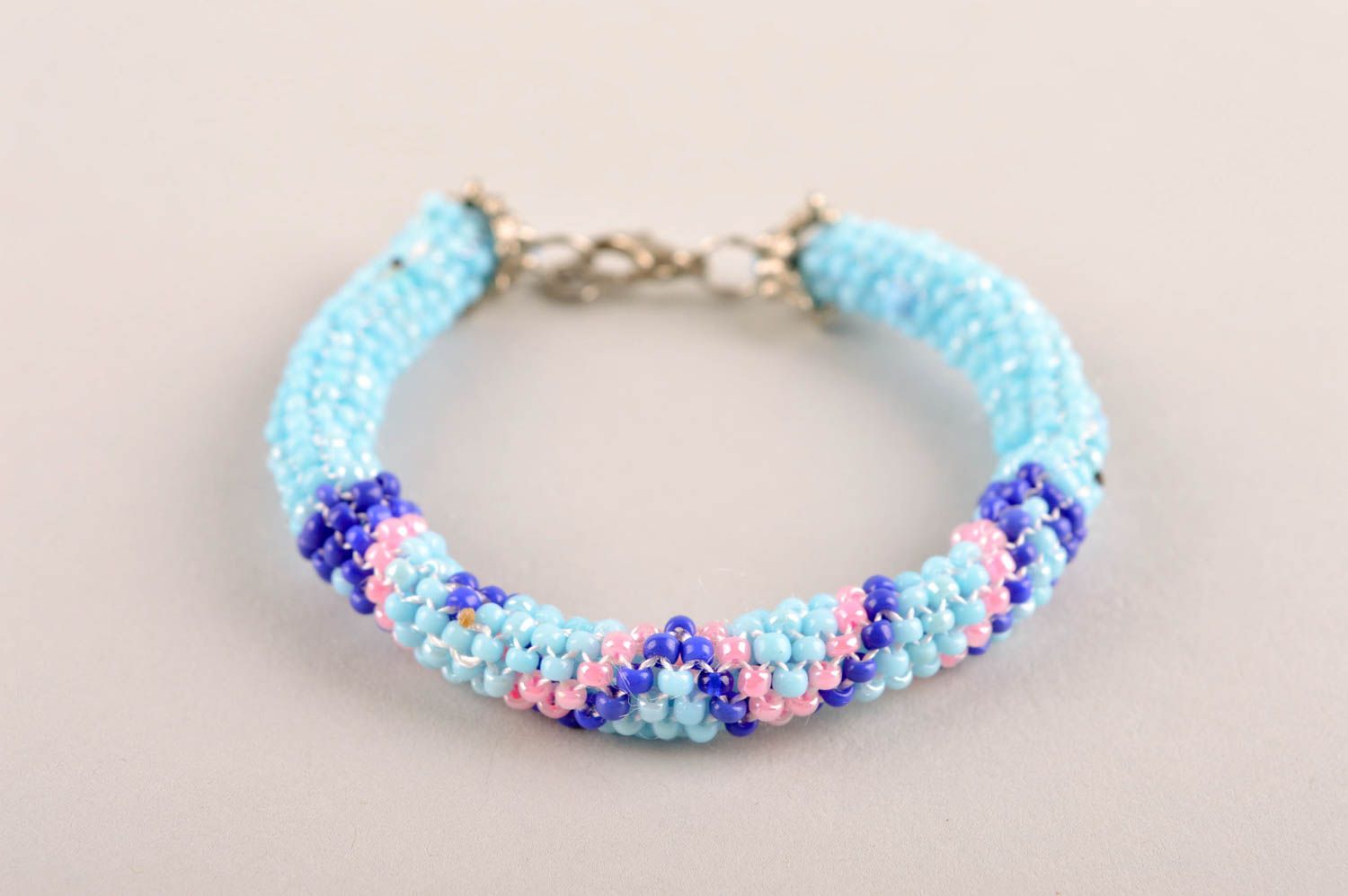 Bracelet femme Bijou fait main bleu en perles de rocaille Cadeau femme original photo 2