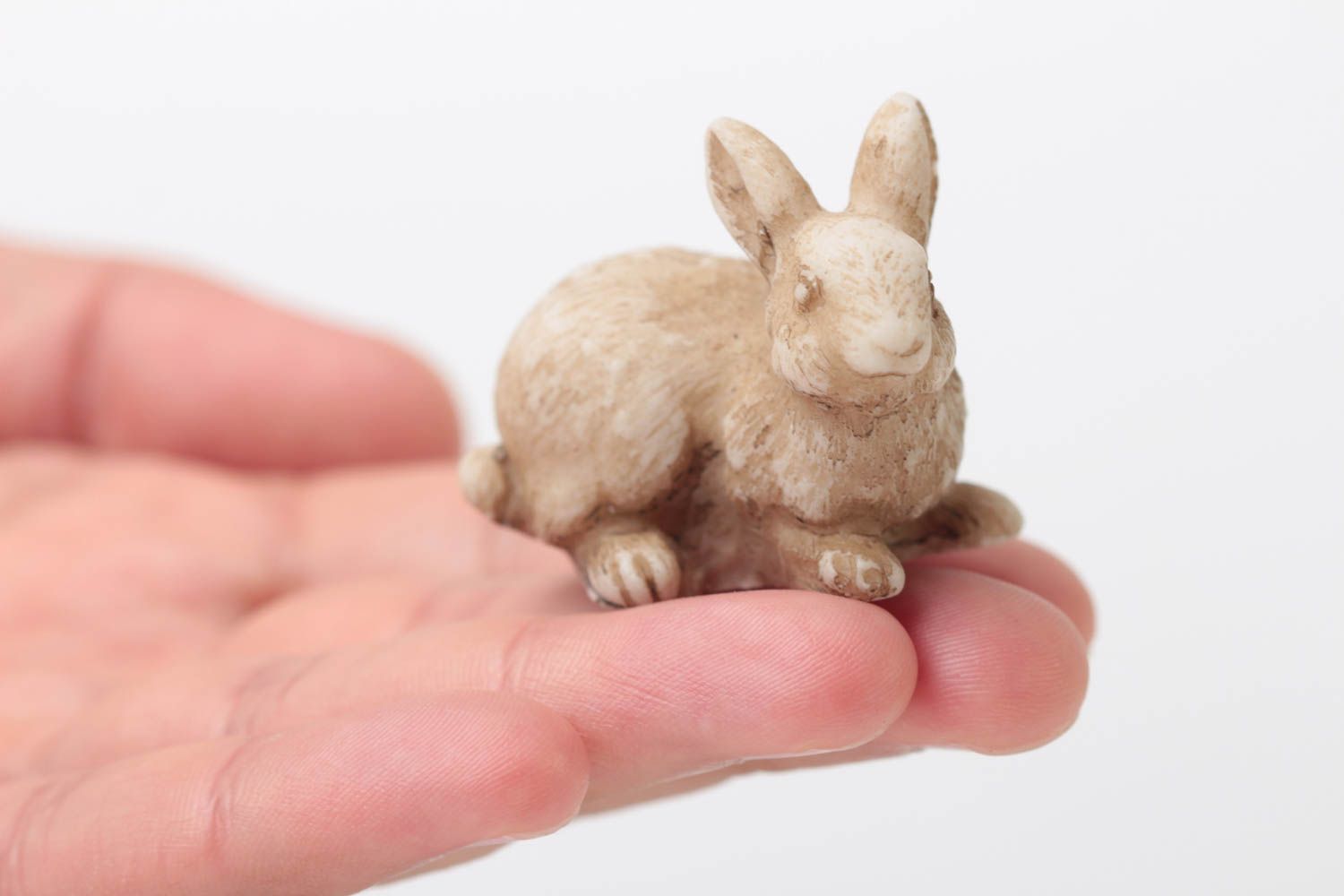 Статуэтка из полимерной смолы и мраморной крошки в виде кролика ручной работы фото 5