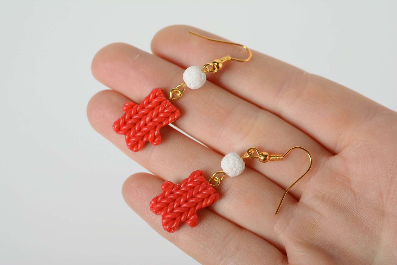 Beautiful red polymer clay long earrings stylized as knitted photo 3