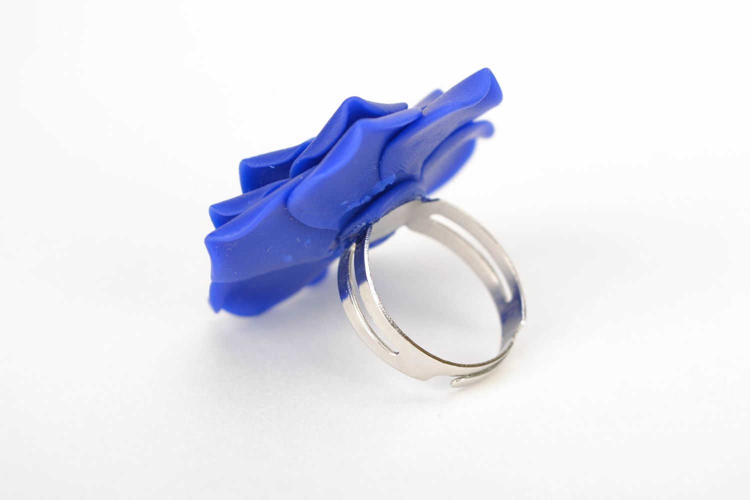 Кольцо из полимерной глины с синей розой фото 4