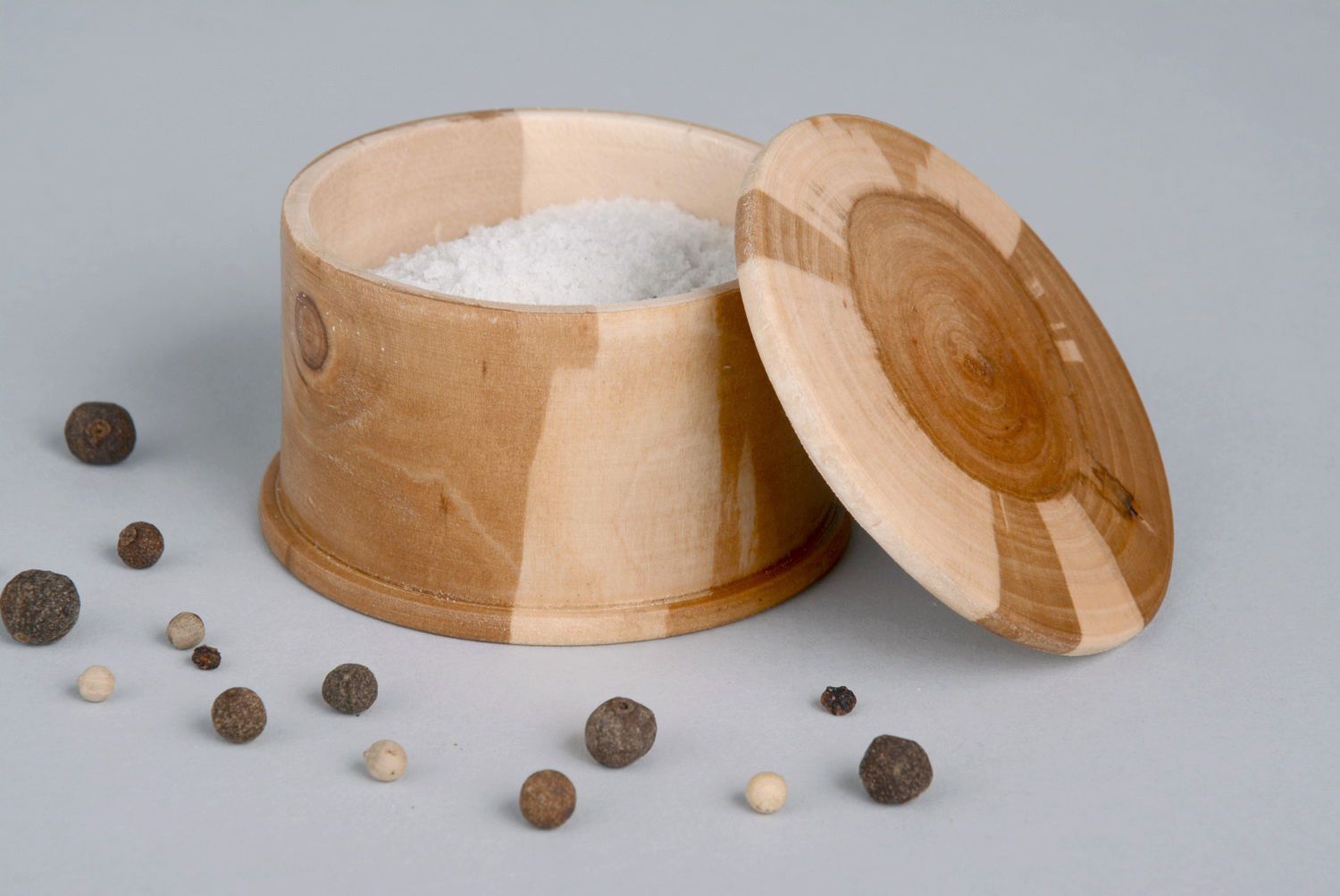 Vasija de madera para sal y especias foto 5