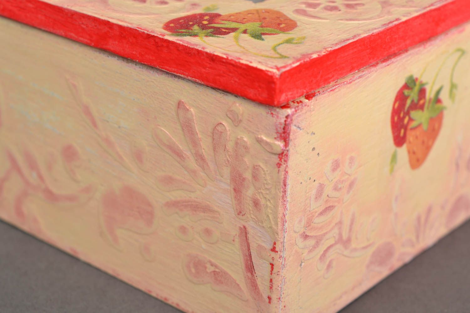 Decoupage wooden box Strawberry photo 3