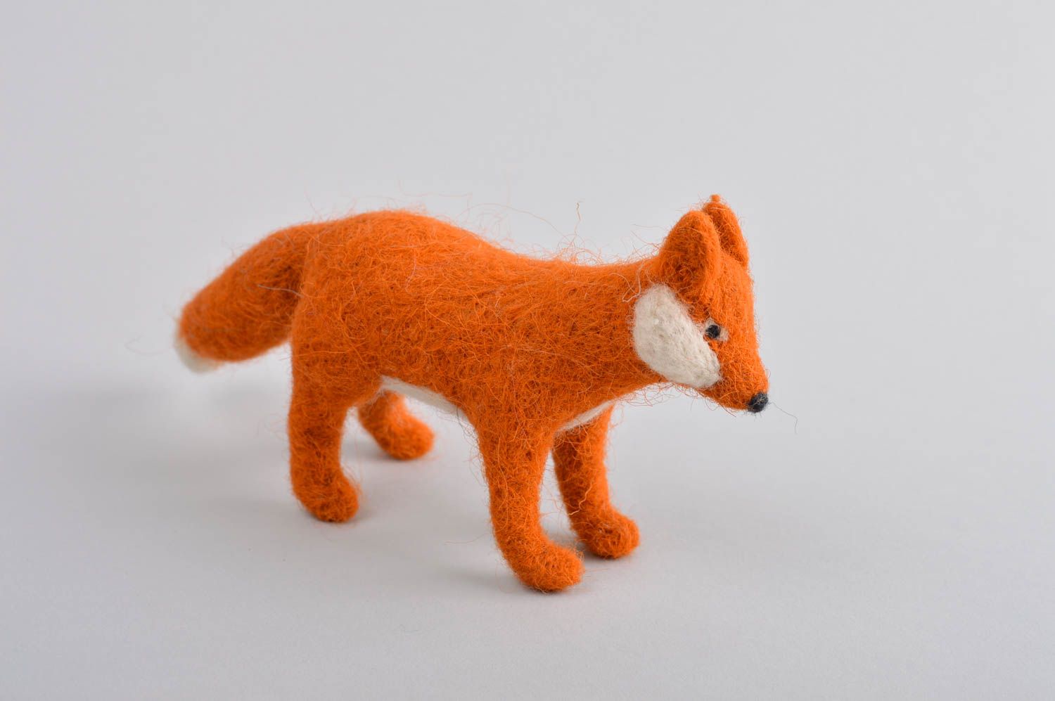 Schönes Kuscheltier Fuchs handmade Spielzeug aus Wolle Geschenk für Kinder foto 3