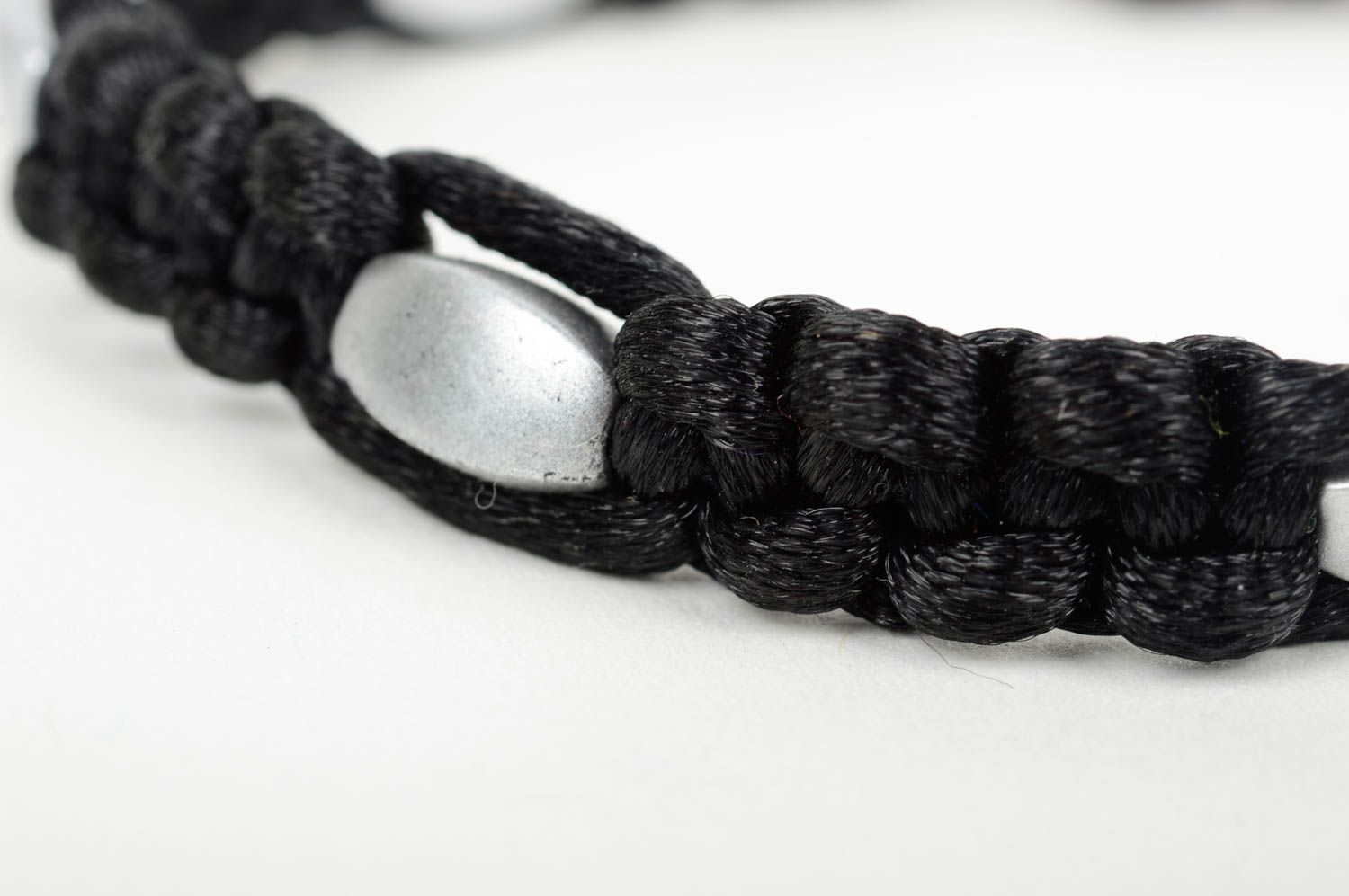 Красивый браслет ручной работы браслет из бусин и шнура текстильный браслет фото 4