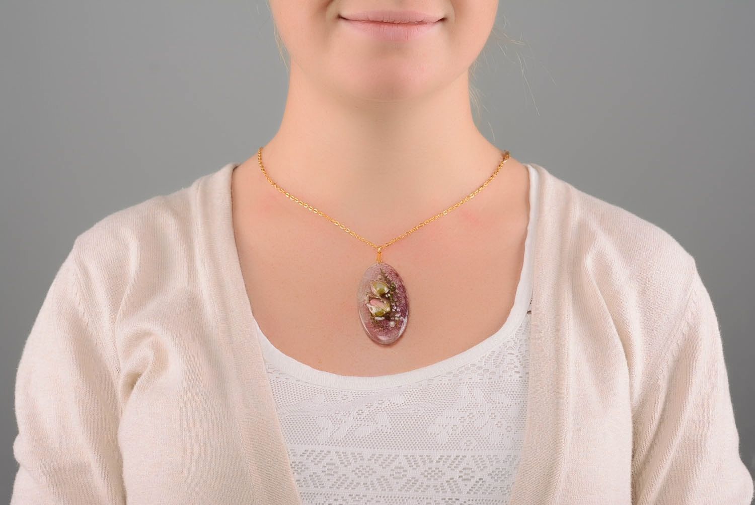 Oval pendant with chain Heather photo 3