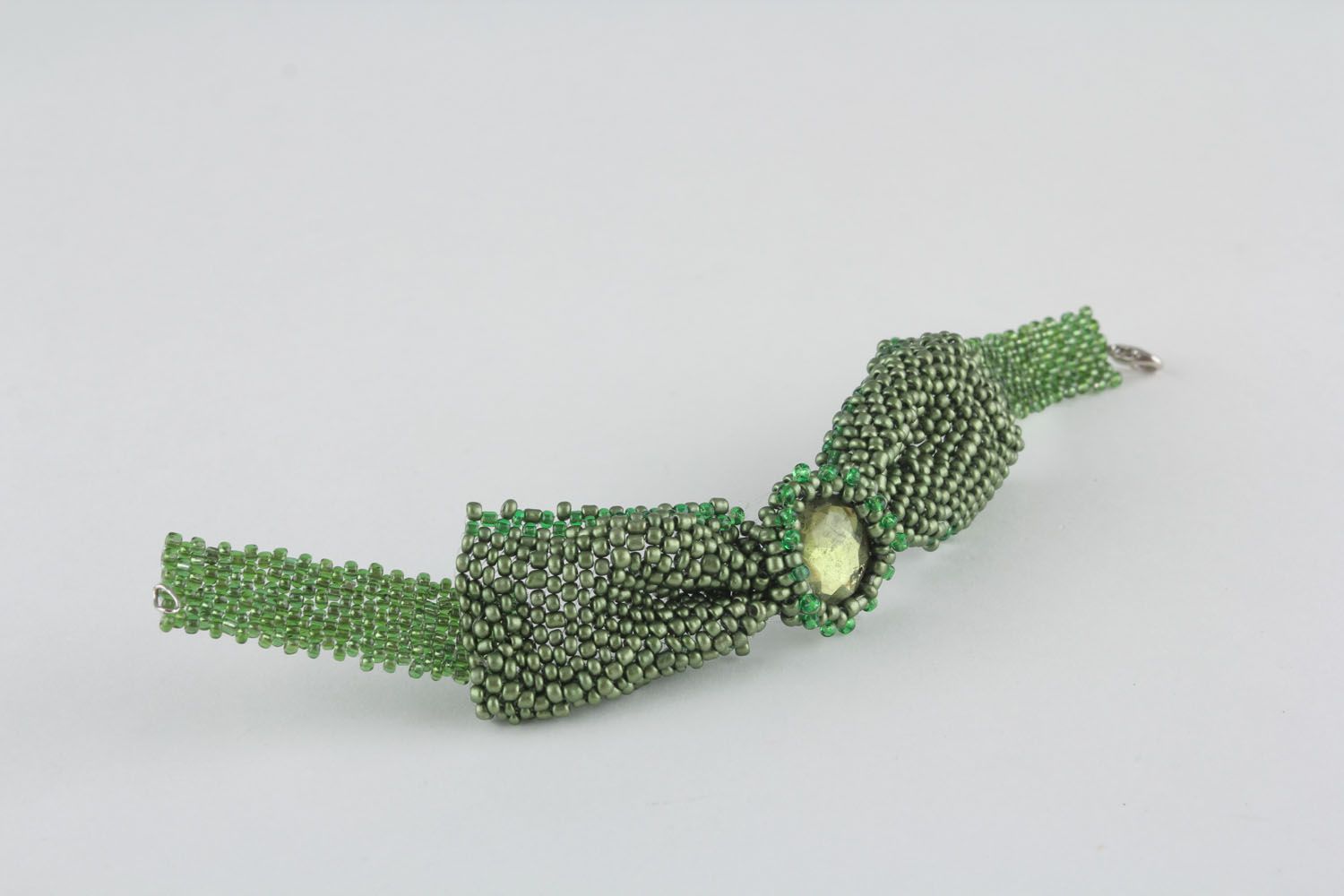 Bracelet vert en perles de rocaille Noeud de ruban photo 1