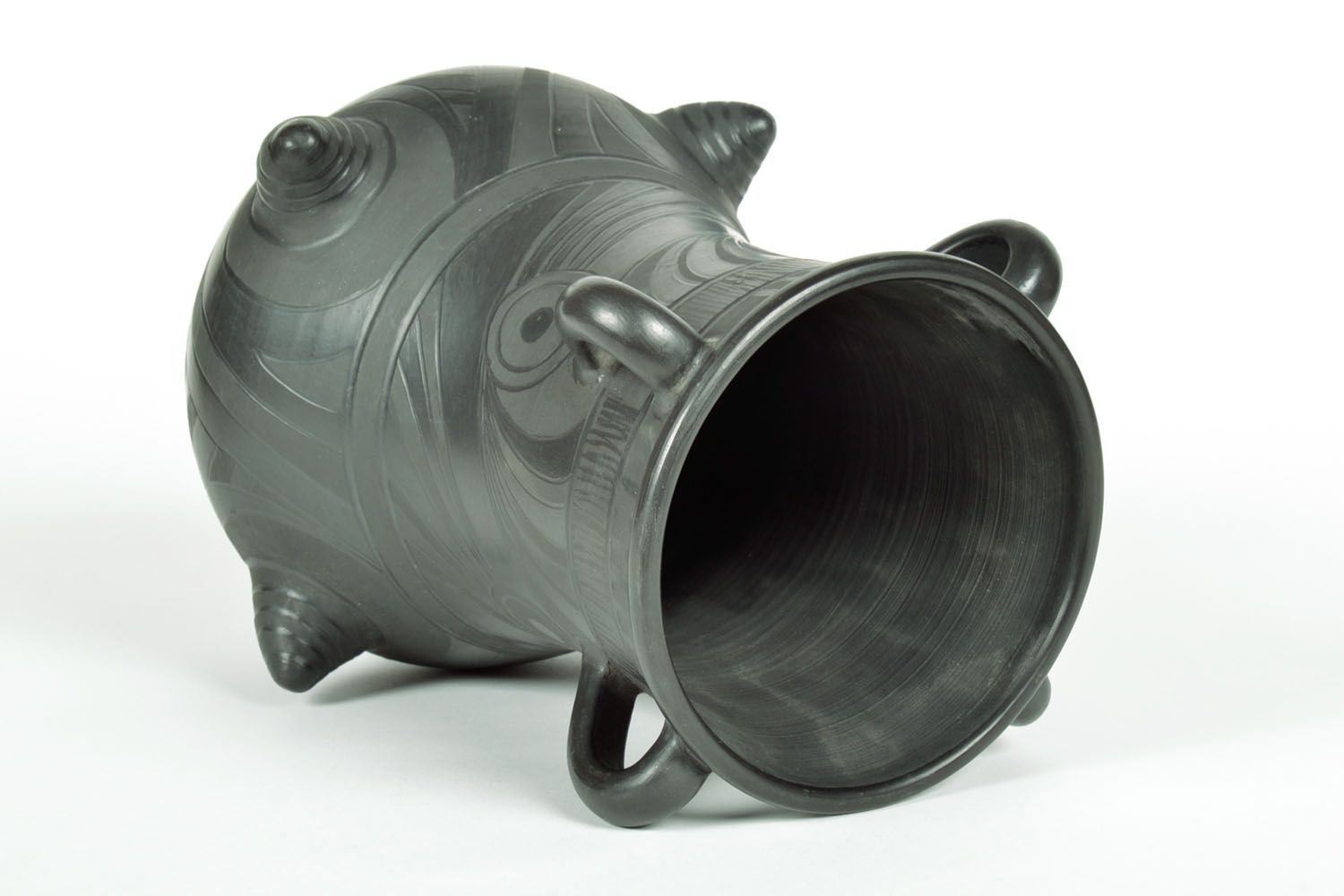 Schwarze Vase aus Keramik foto 3