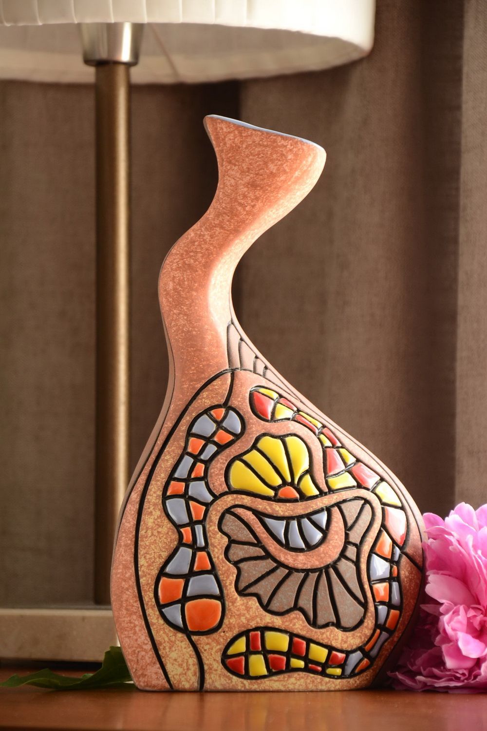 Dekorative Vase aus Ton für Tischdeko mit Bemalung handgeschaffen interessant foto 1
