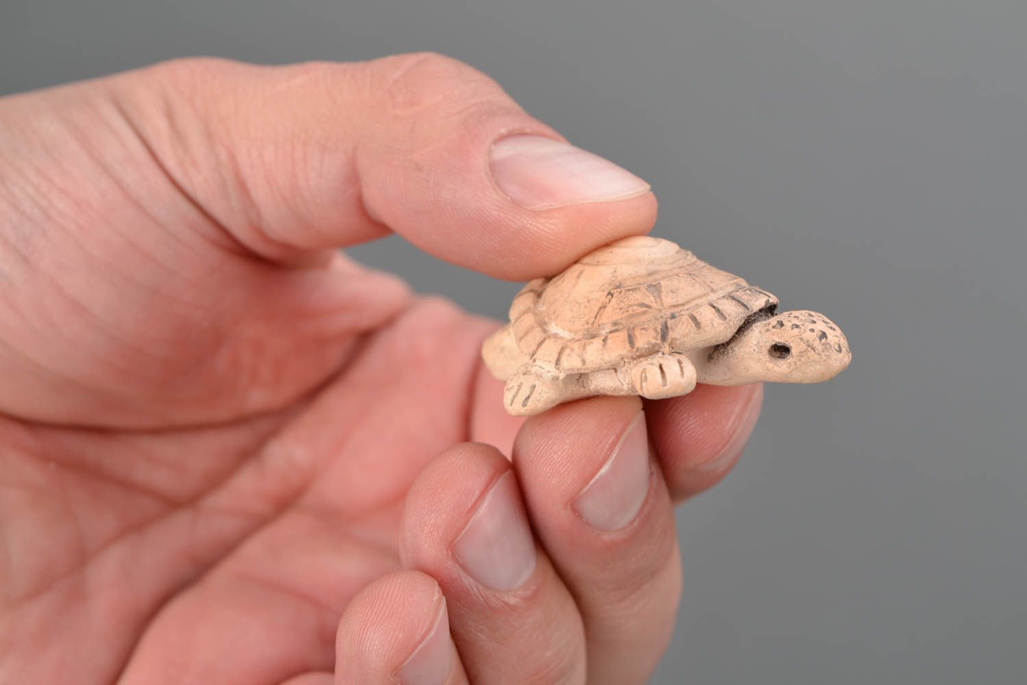 Handgemachte Lippenpfeife aus Ton Schildkröte foto 2