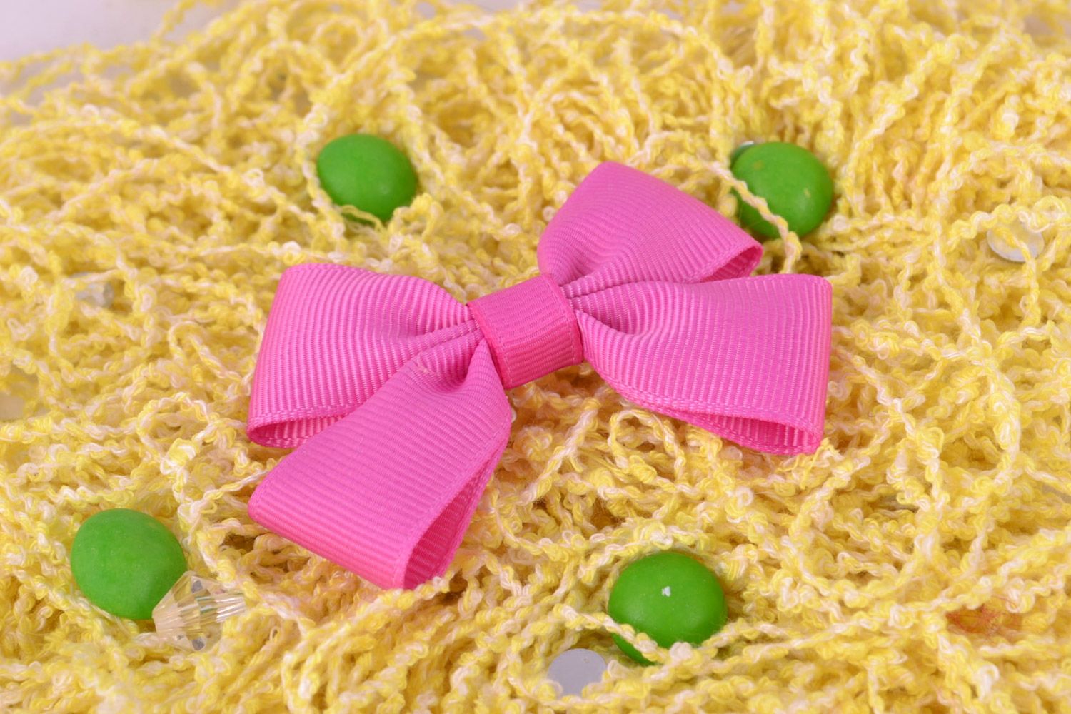 Handmade textile ribbon bow hair clip of crimson color photo 1
