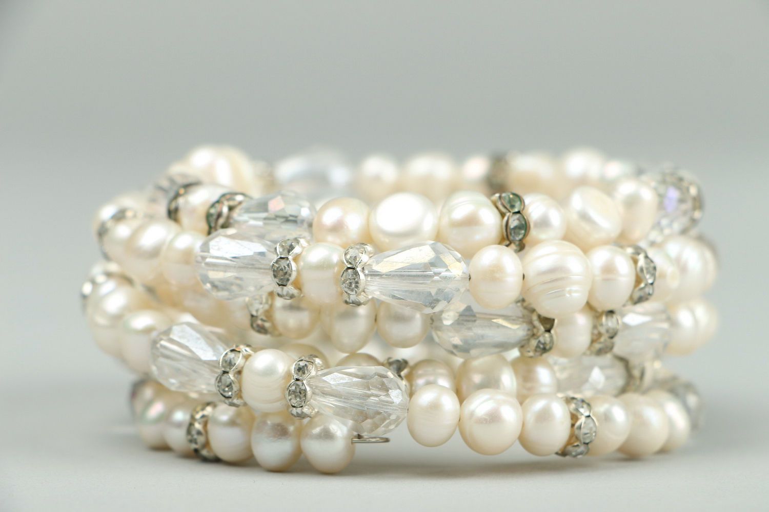 Handmade bracelet made of pearls and Czech crystal photo 2