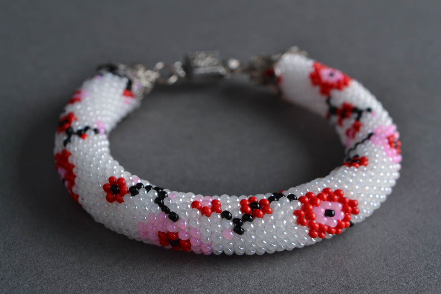 Beaded corded handmade female white bracelet with flowers photo 1