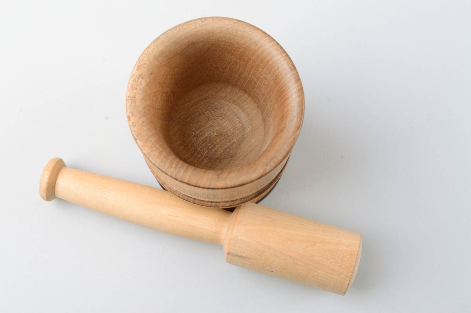 Mortero con pistilo de madera artesanal elemento decorativo utensilio de cocina foto 5