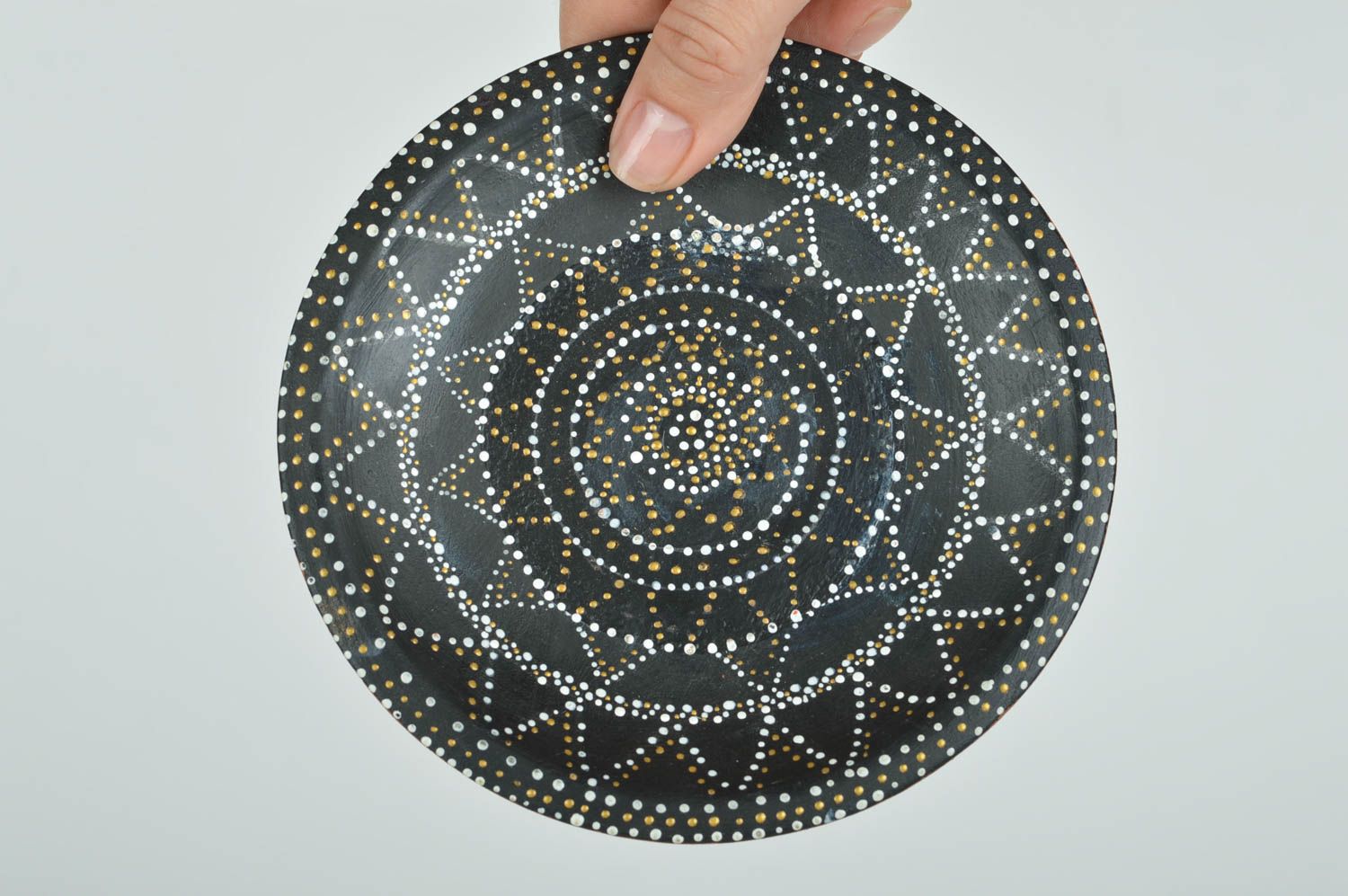 Керамический декоративный элемент тарелка украшенная точечной росписью хэнд мэйд фото 5
