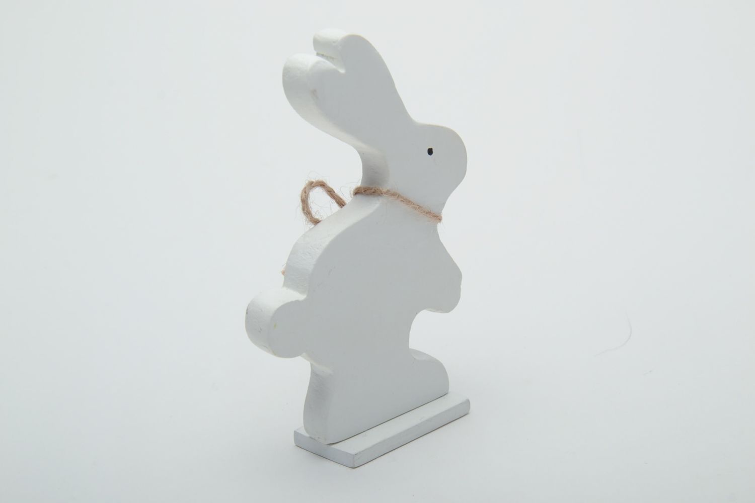 Figurine décorative Lièvre blanc en bois couleurs acryliques faite main photo 3