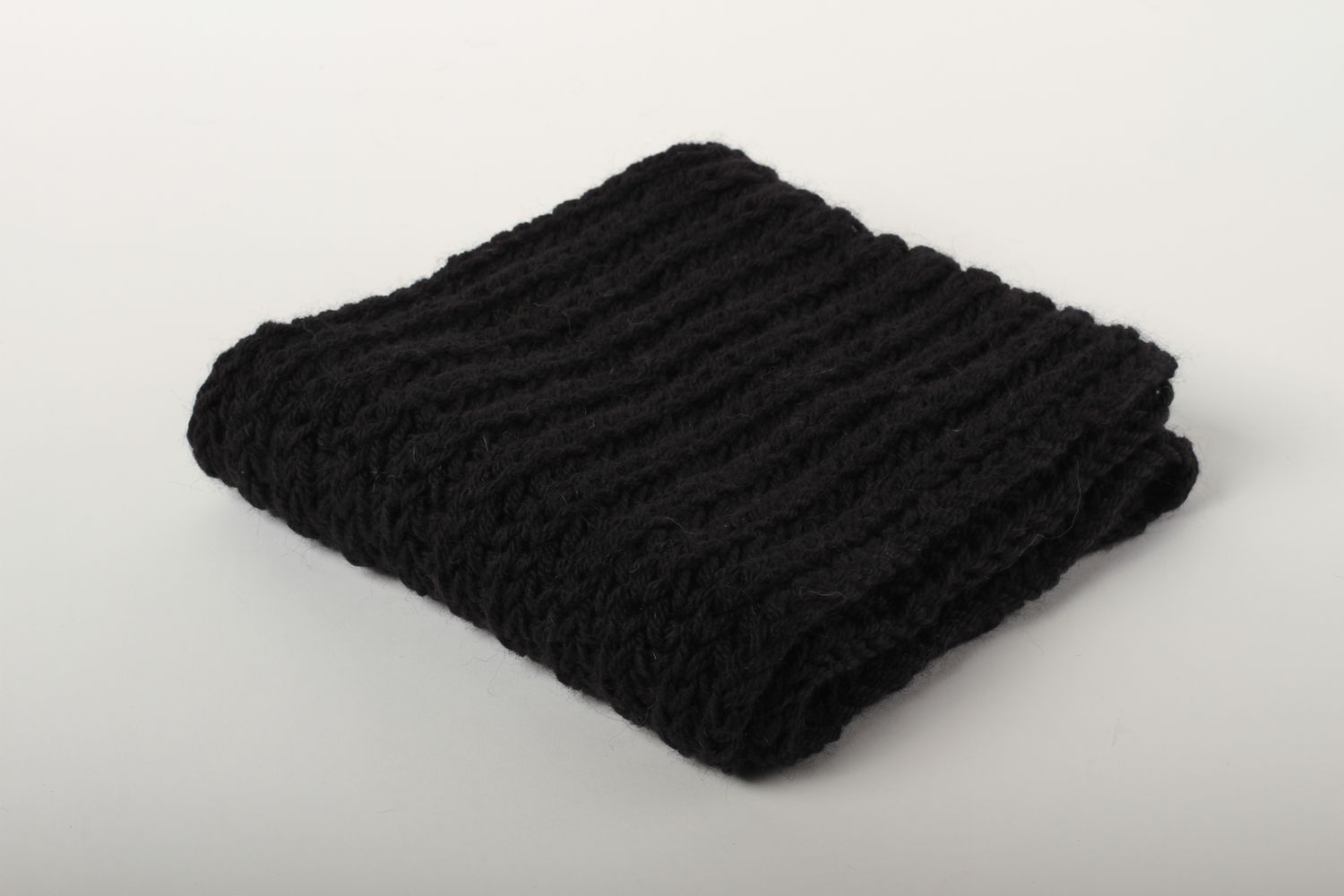 Écharpe tricot faite main Vêtement femme homme laine couleur noire Idée cadeau photo 3