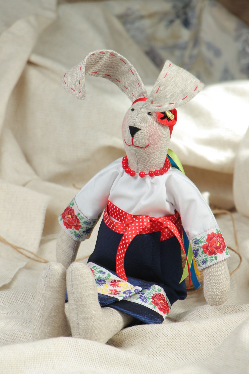 Текстильная игрушка заяц в этническом платье фото 3
