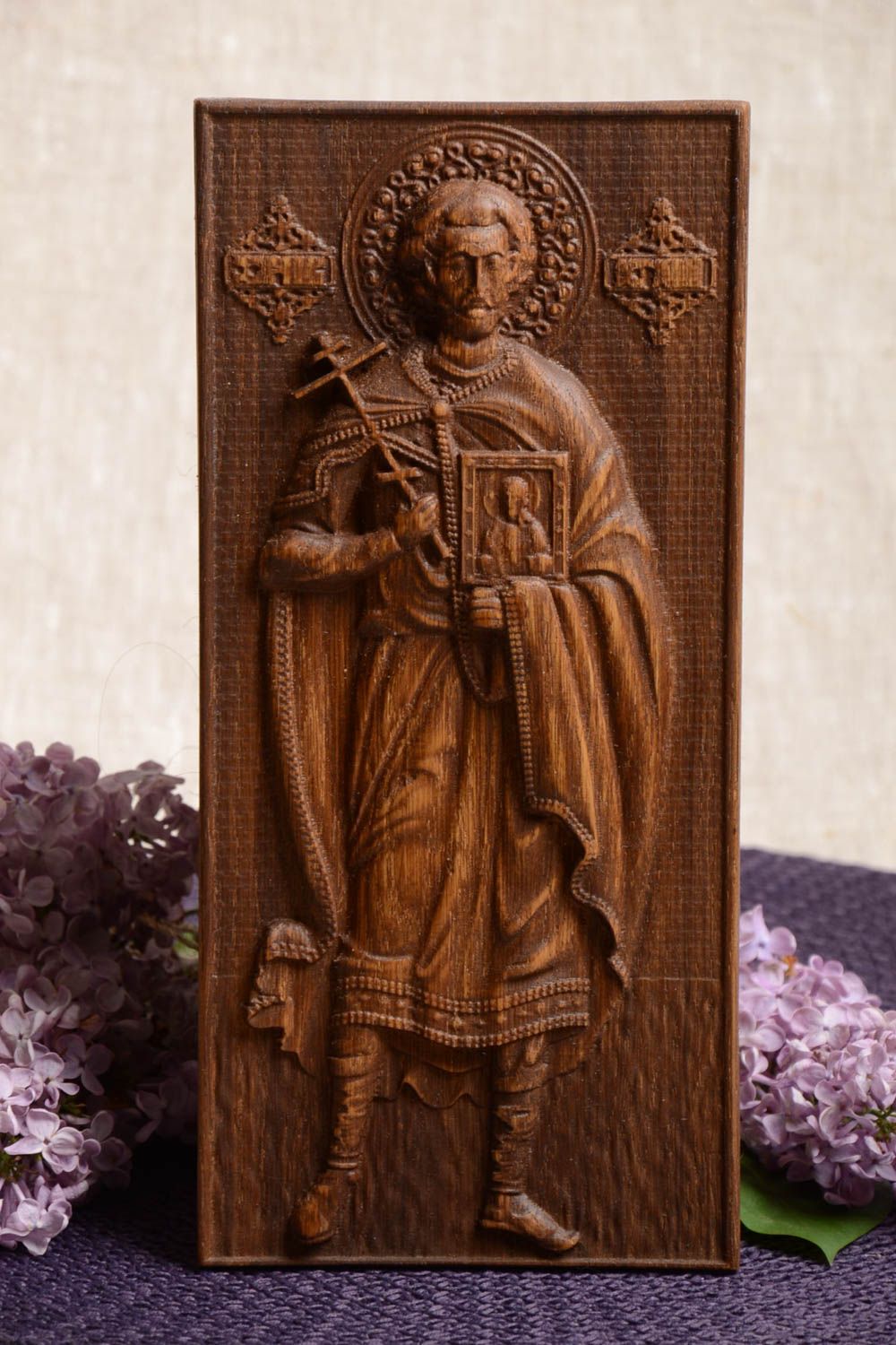 Резная икона из дерева святого мученика Евгения необычная на стену ручная работа фото 1