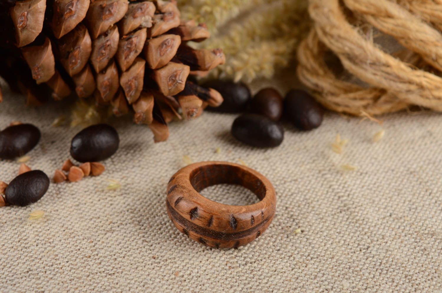 Кольцо ручной работы необычное кольцо ребристое деревянное кольцо для девушки фото 1