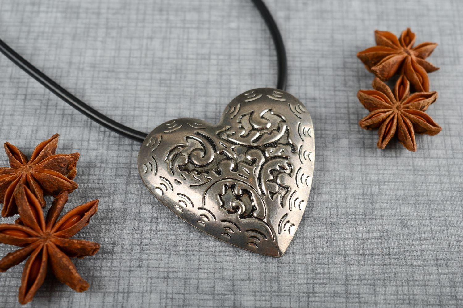 Handmade heart pendant metal jewelry for women metal pendant for girls photo 1