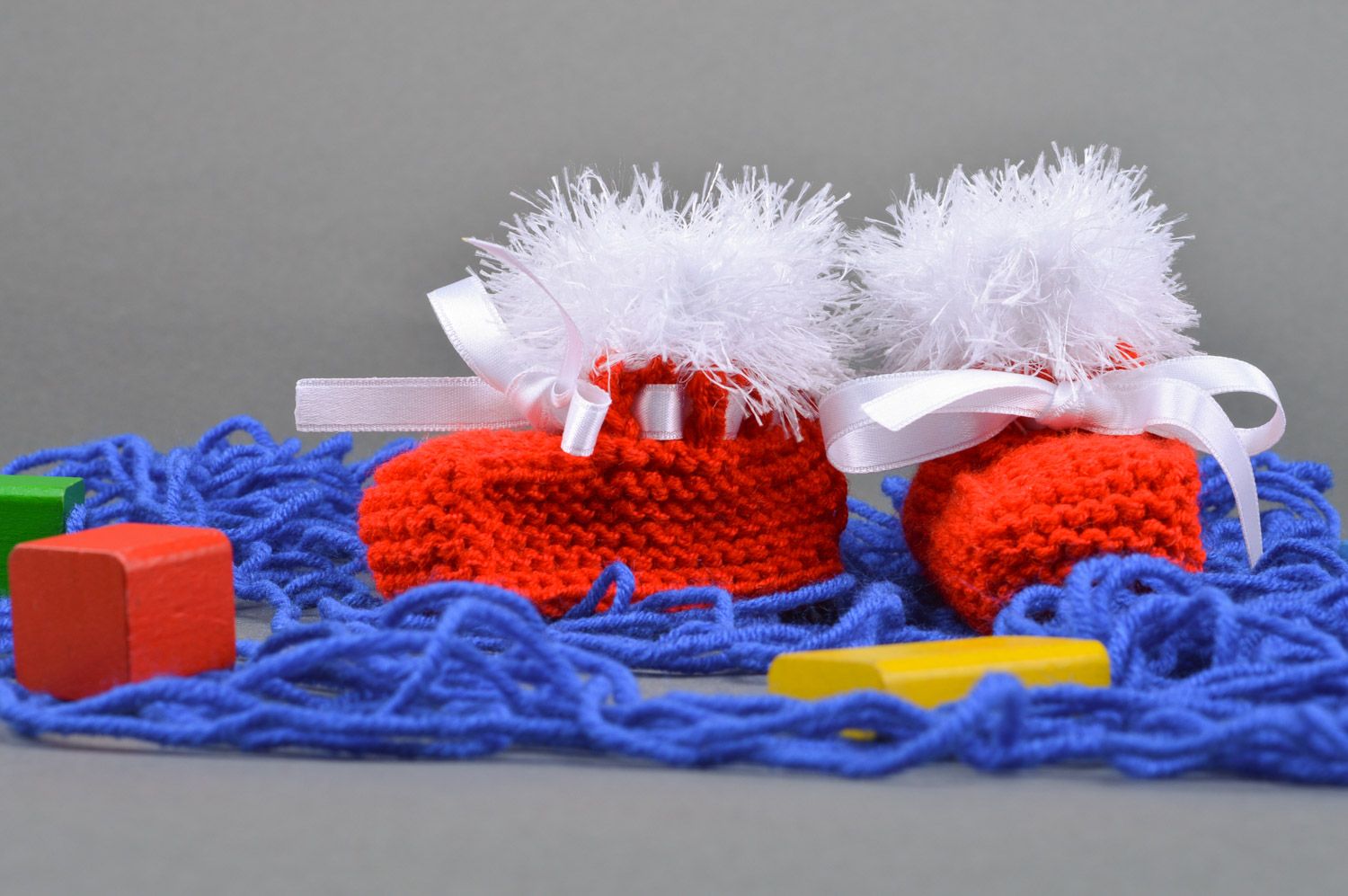 Red handmade knitted half-woolen baby booties with satin bows photo 1