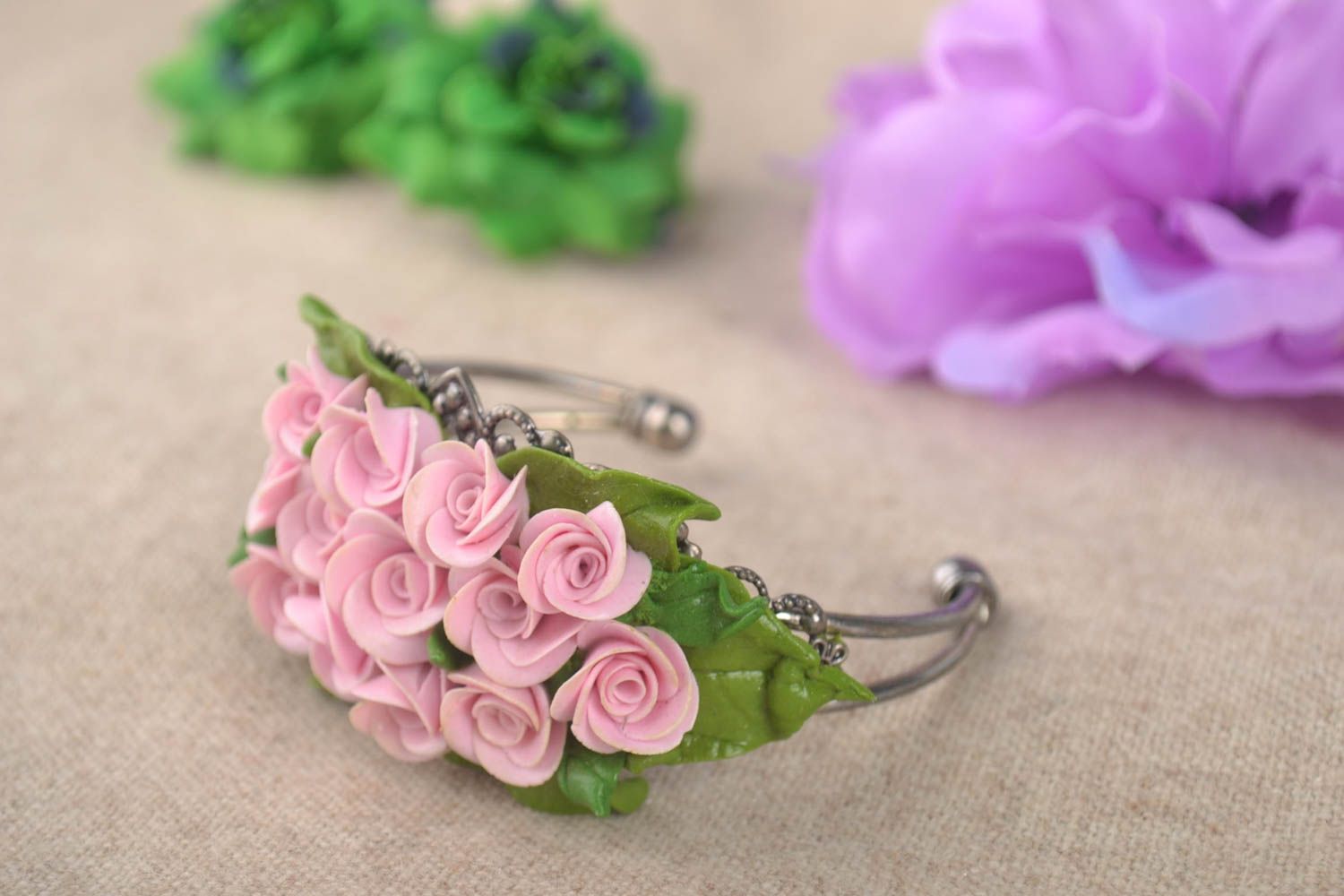 Bracelet fleurs roses Bijou fait main en pâte polymère Cadeau femme original photo 1