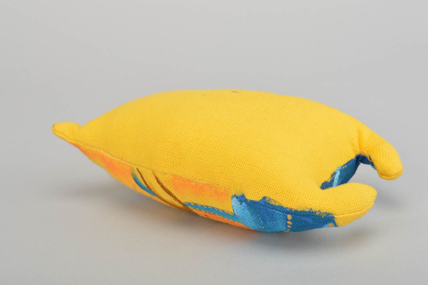 Lustiges buntes gelbes handgemachtes Kuscheltier Hase aus natureller Baumwolle foto 5