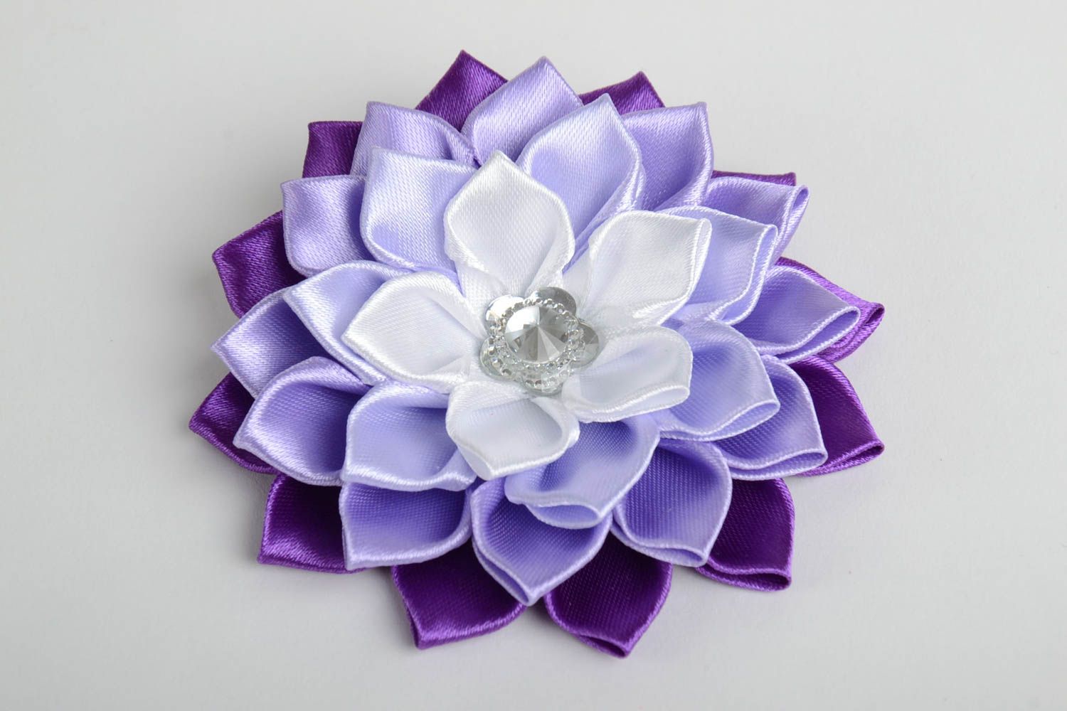 Fiore semilavorato grande in tecnica kanzashi accessorio violetto grande
 foto 4