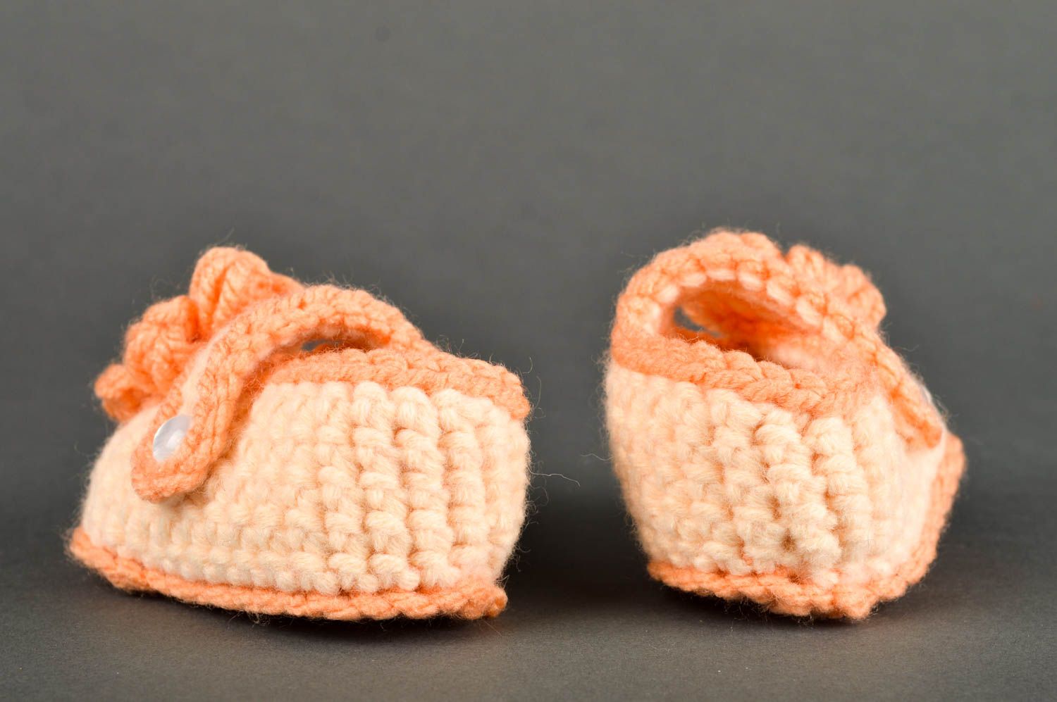 Chaussons de bébé au crochet faits main couleur pêche Vêtement bébé fille photo 5