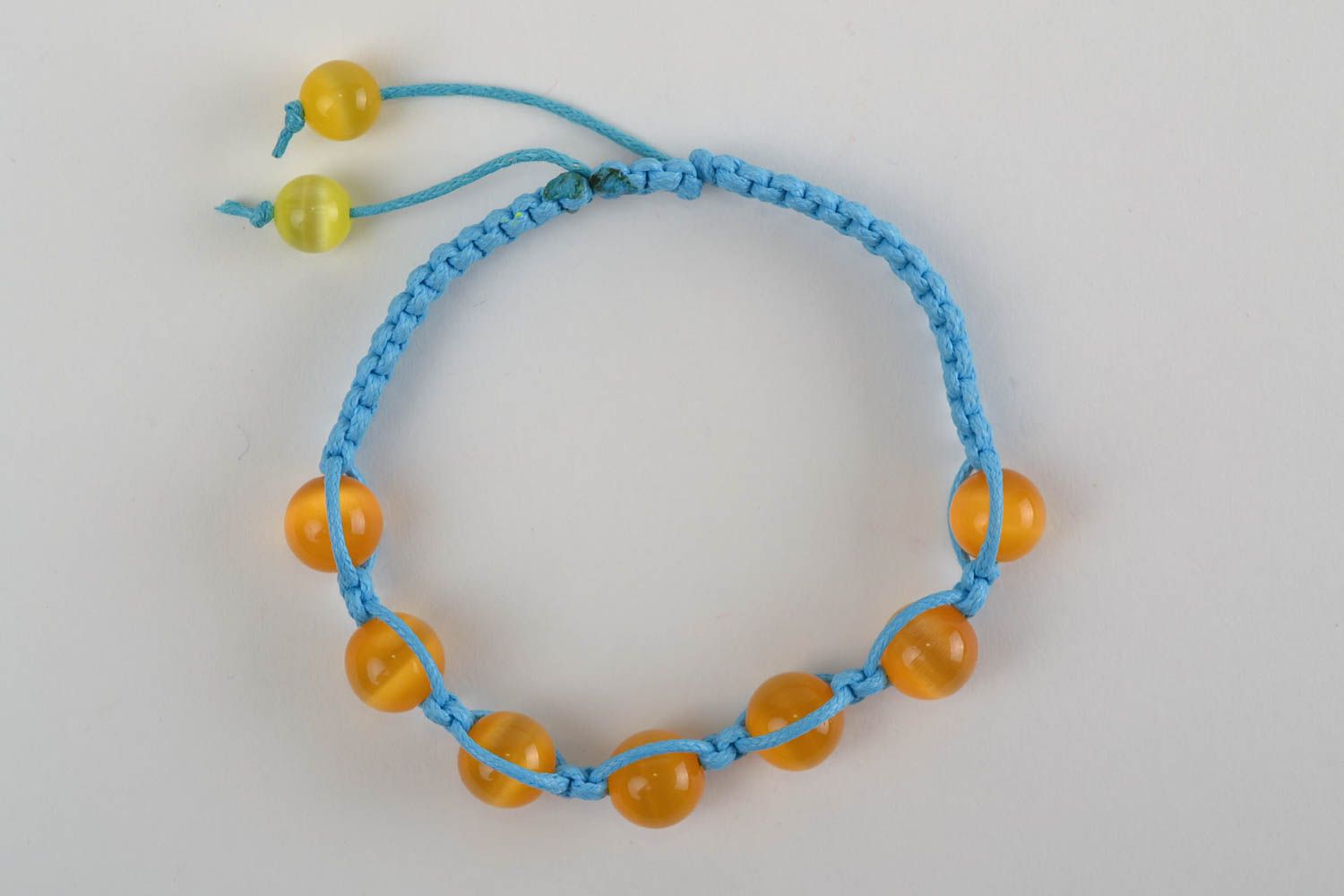 Geflochtenes Armband aus Glas und Schnur blau mit gelb Makramee handgefertigt foto 3